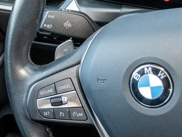 BMW 3 Series view 14