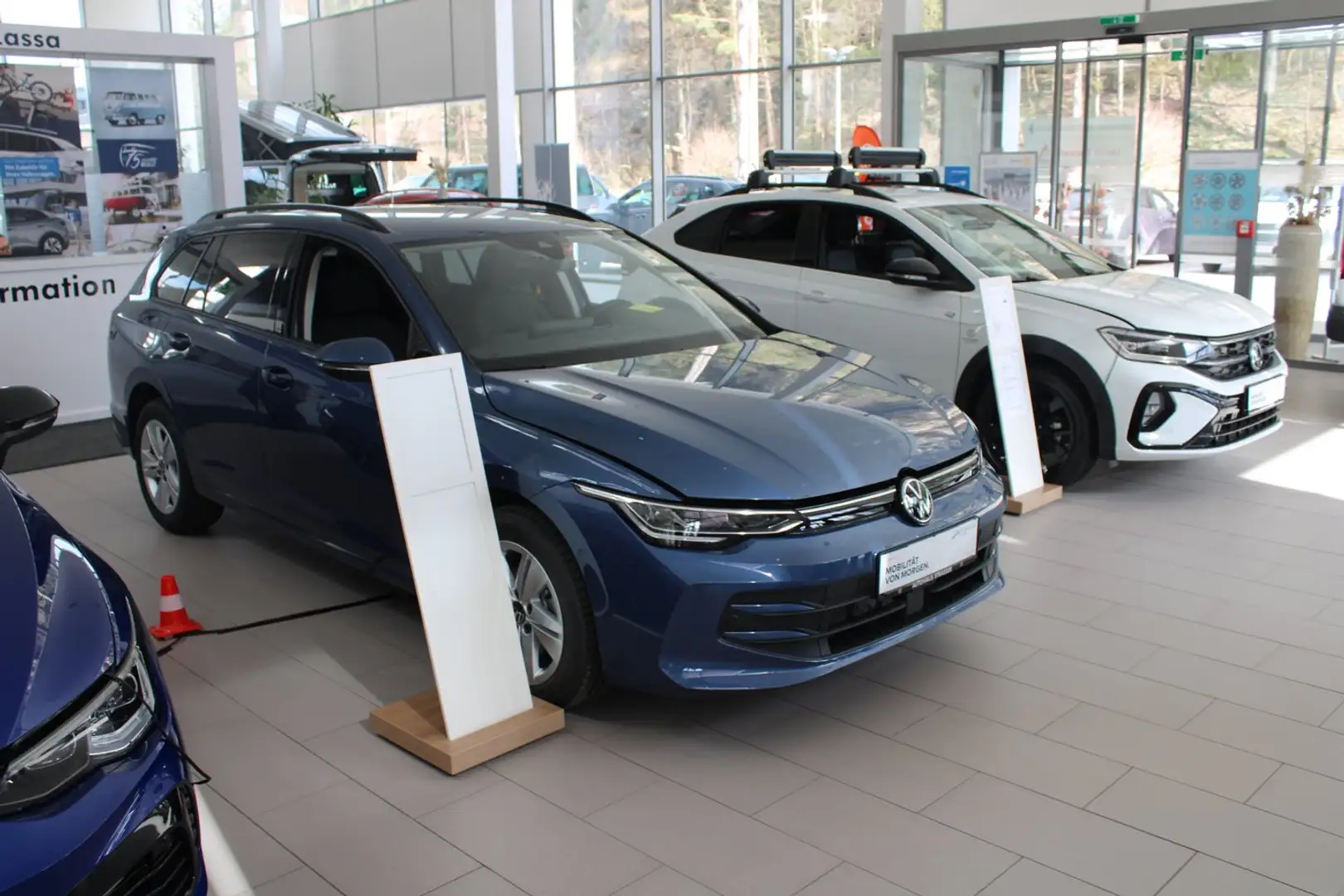 Volkswagen Golf Variant 4Me TSI Blau - 1