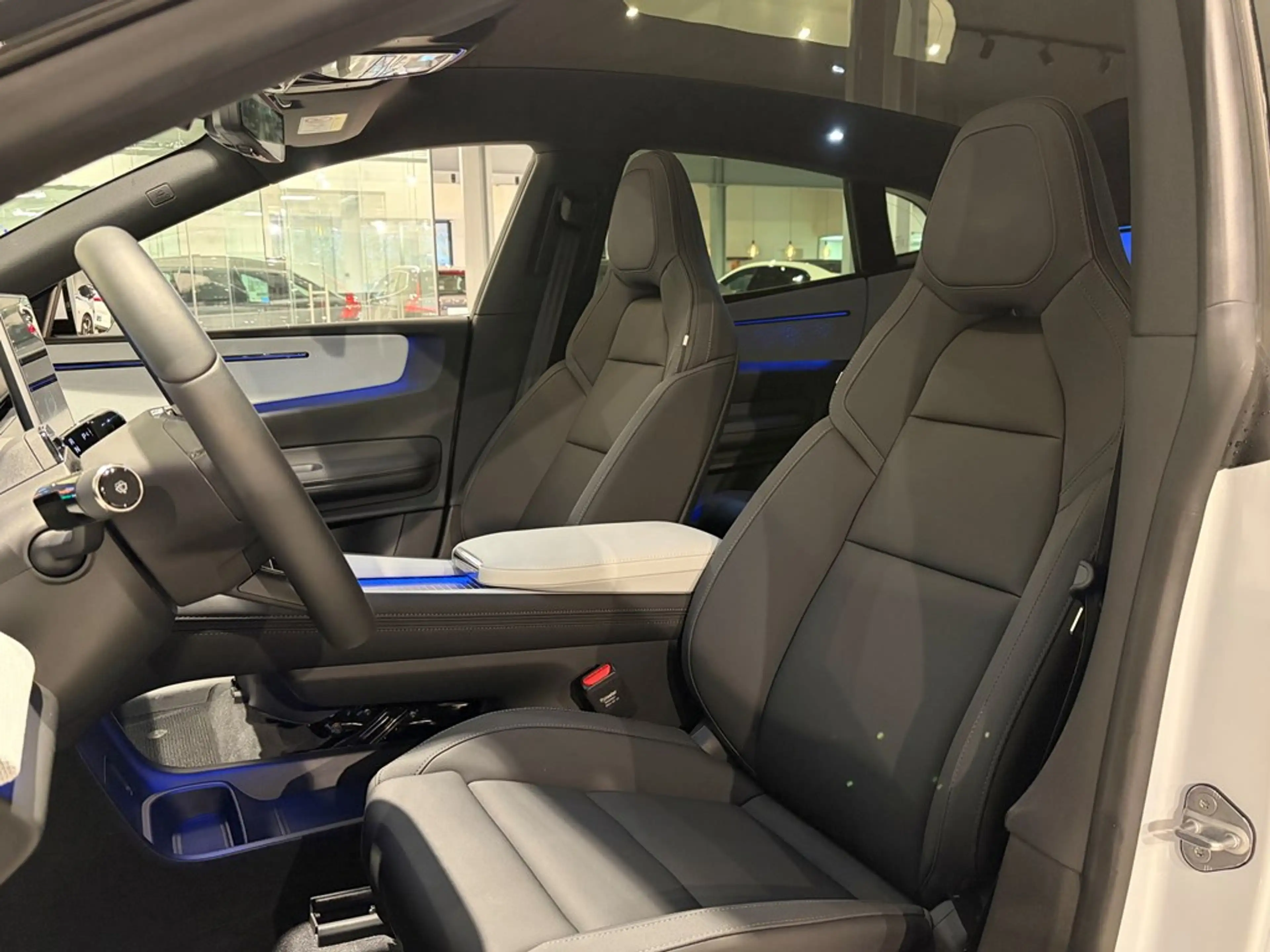 Polestar 4 Long Range PILOT PLUS PACK — photo 6