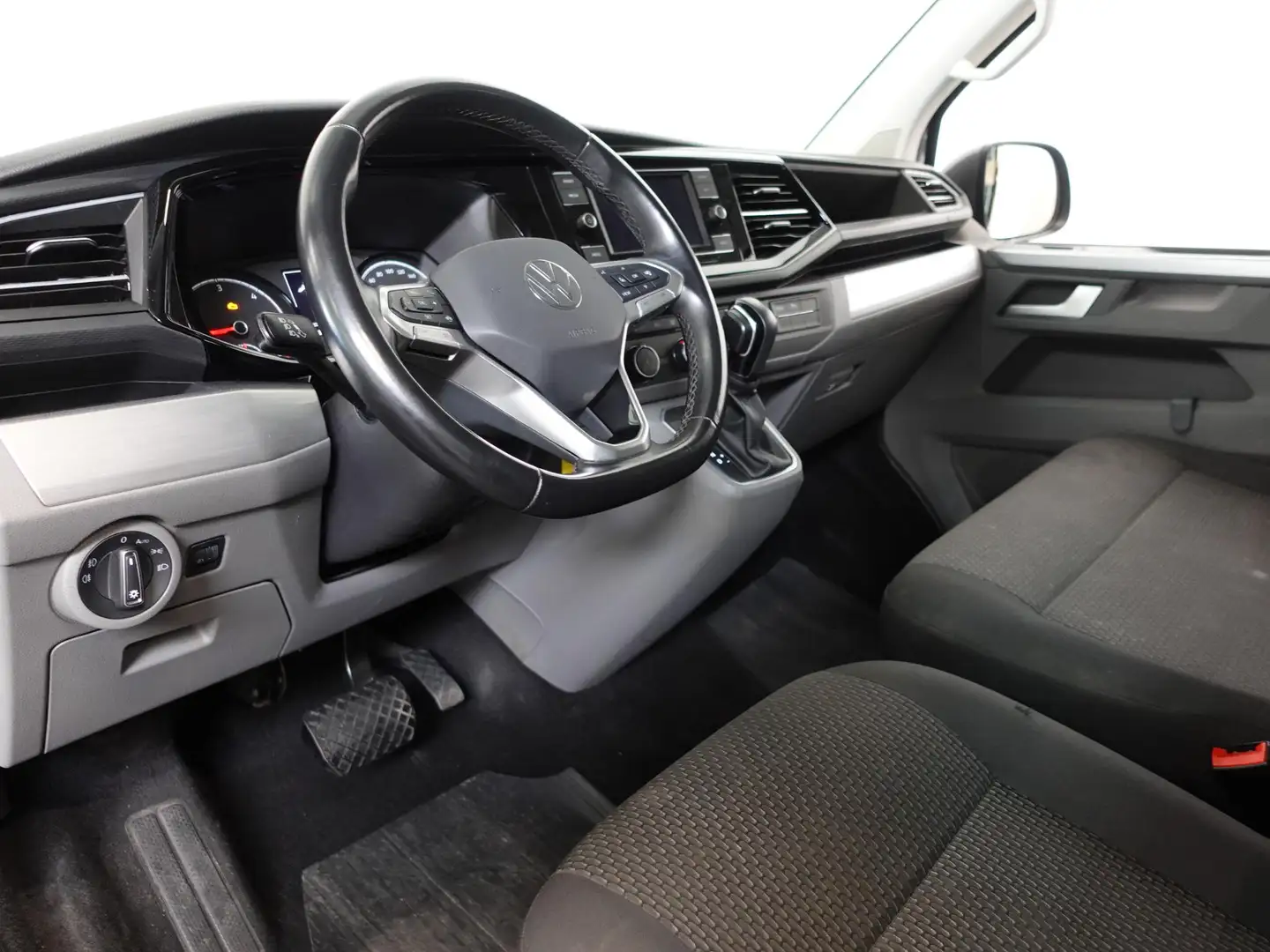 Volkswagen T6.1 Transporter 2.0 TDI L2H1 28 Dubbele Cabine Highline Automaat A Gris - 2