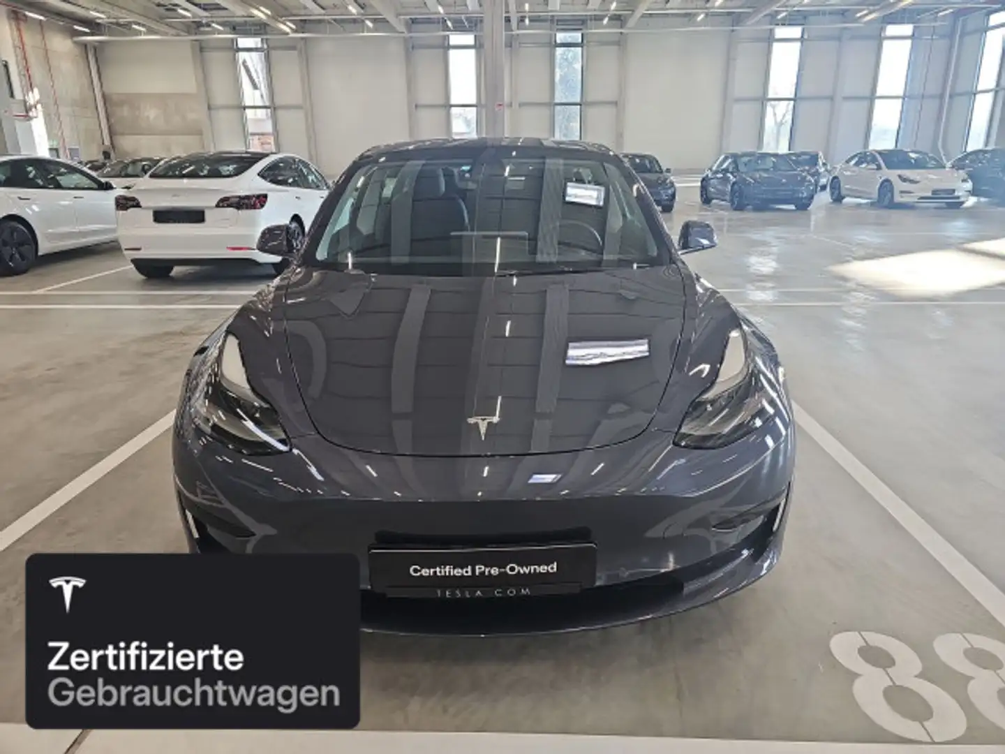 Tesla Model 3 Rear-Wheel Drive Silber - 2