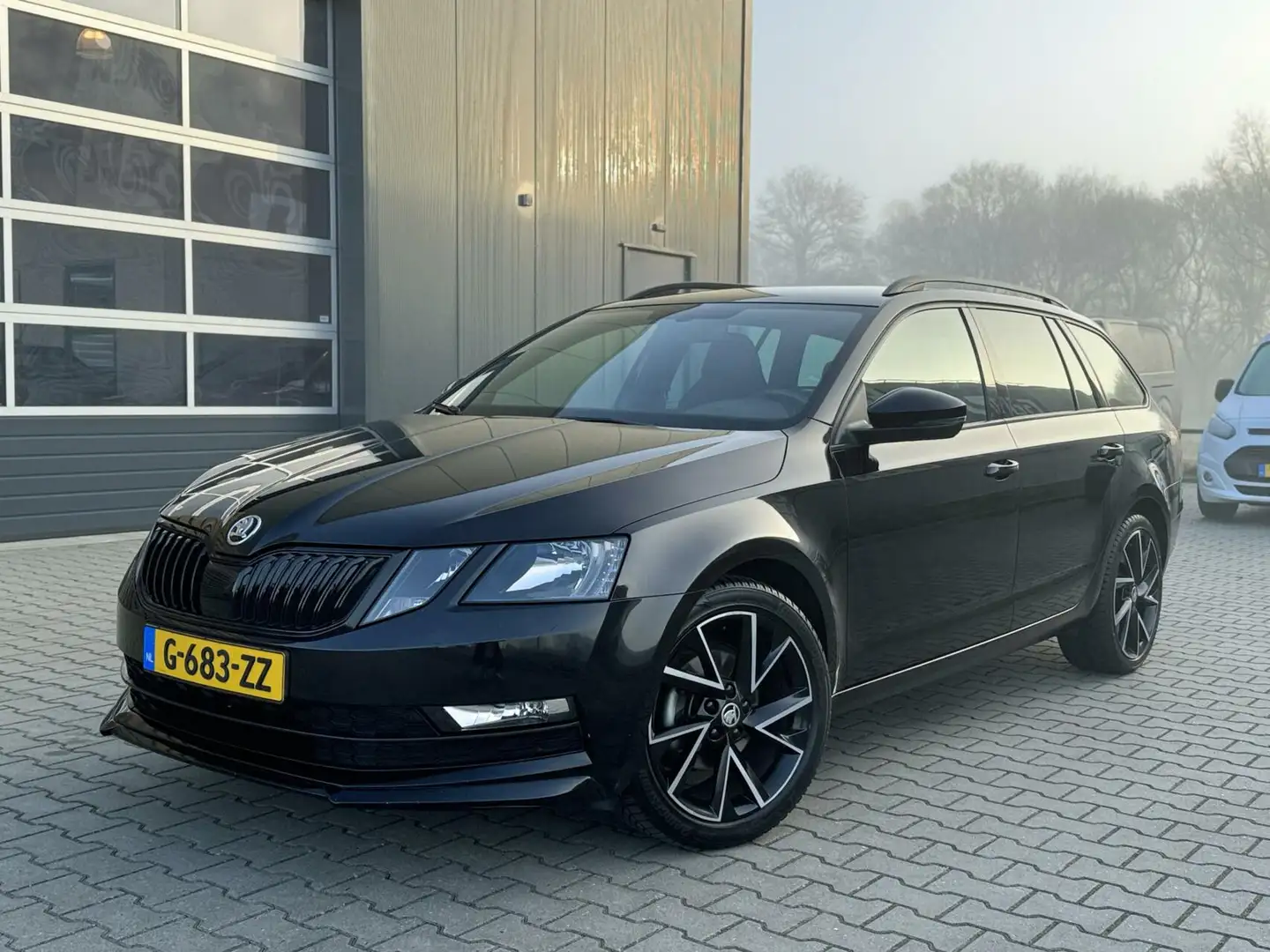 Skoda Octavia Combi 1.0TSi Greentech 85kW Sport Business |Trekha Чёрный - 1