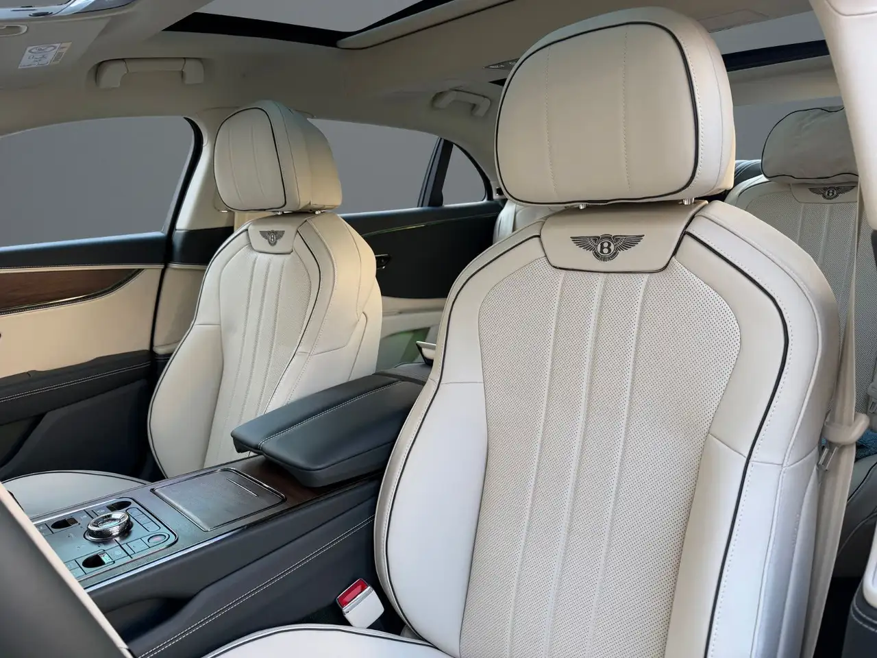 Bentley Flying Spur 2026 — фото 13
