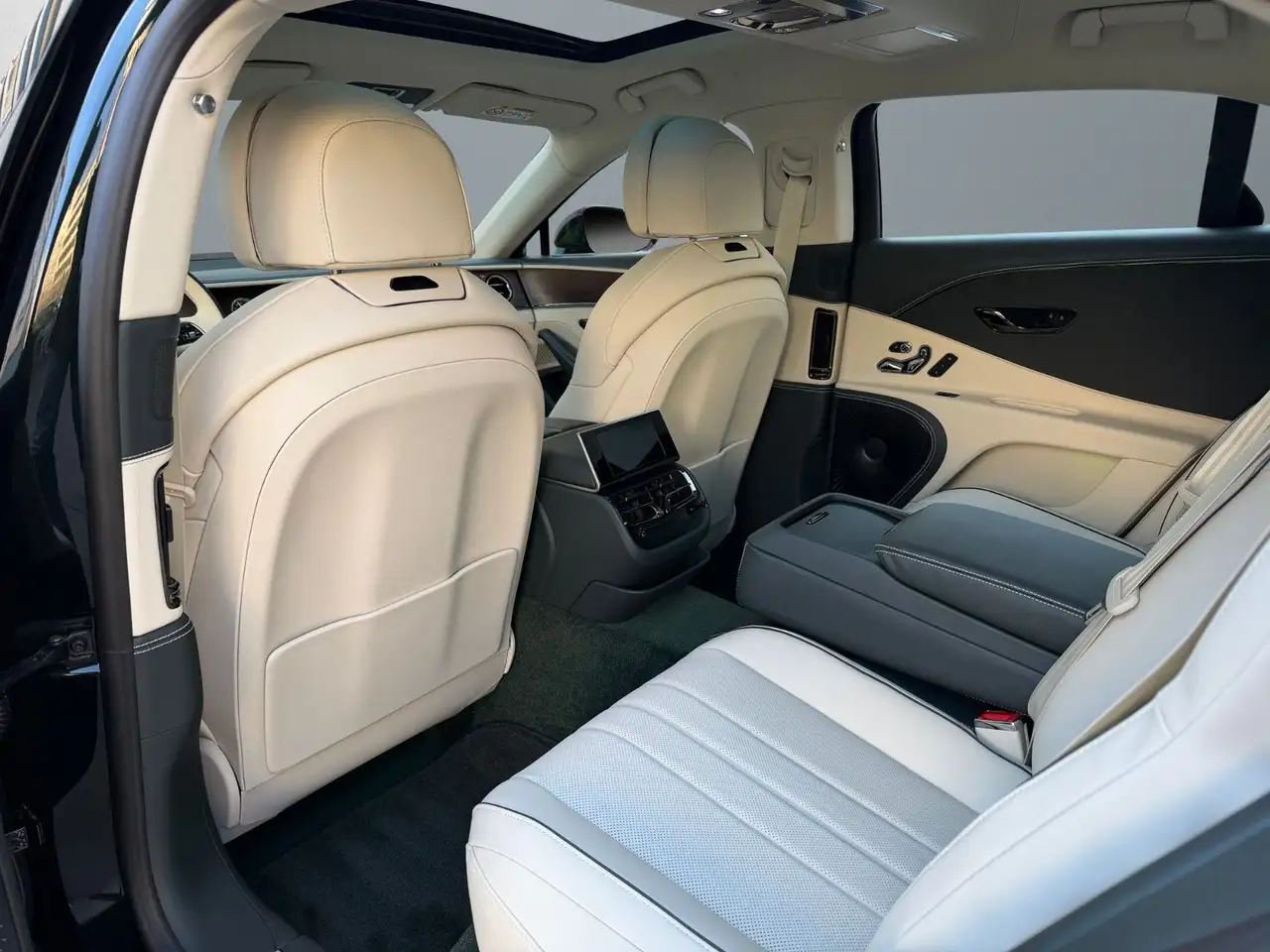 Bentley Flying Spur 2026 — фото 15