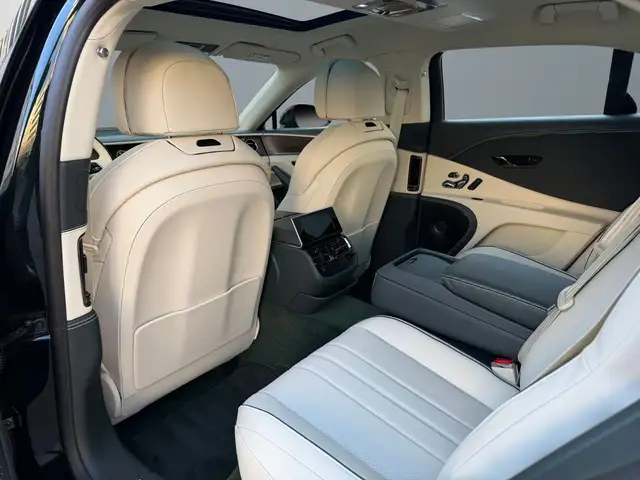 Bentley Flying Spur view 15