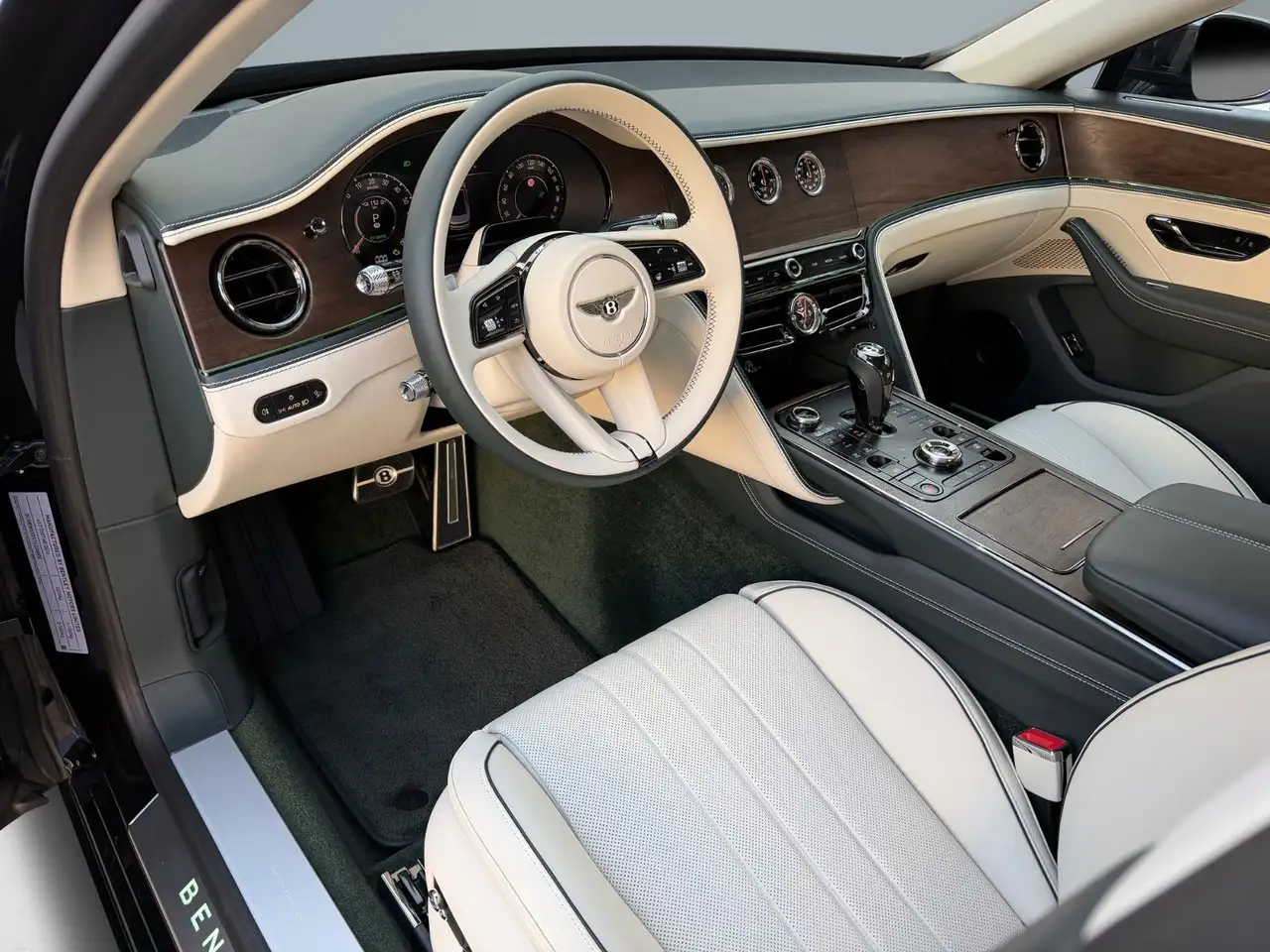 Bentley Flying Spur 2026 — фото 11