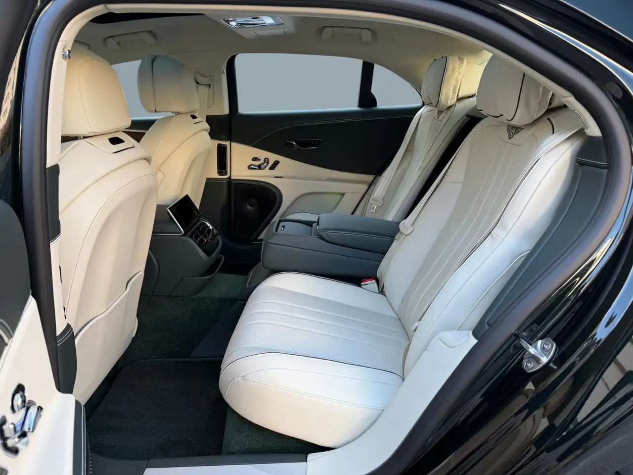 Bentley Flying Spur 2026 — фото 14