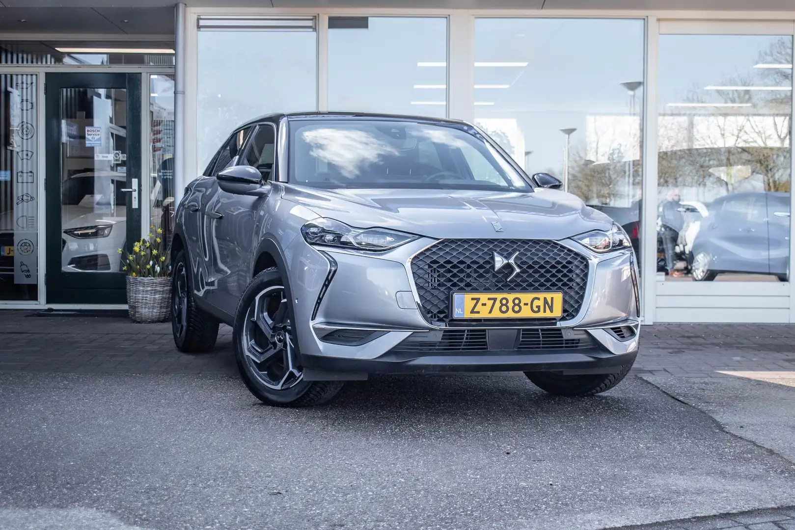 DS Automobiles DS 3 Crossback 1.2 PureTech 130pk Aut Rivoli Grijs - 2