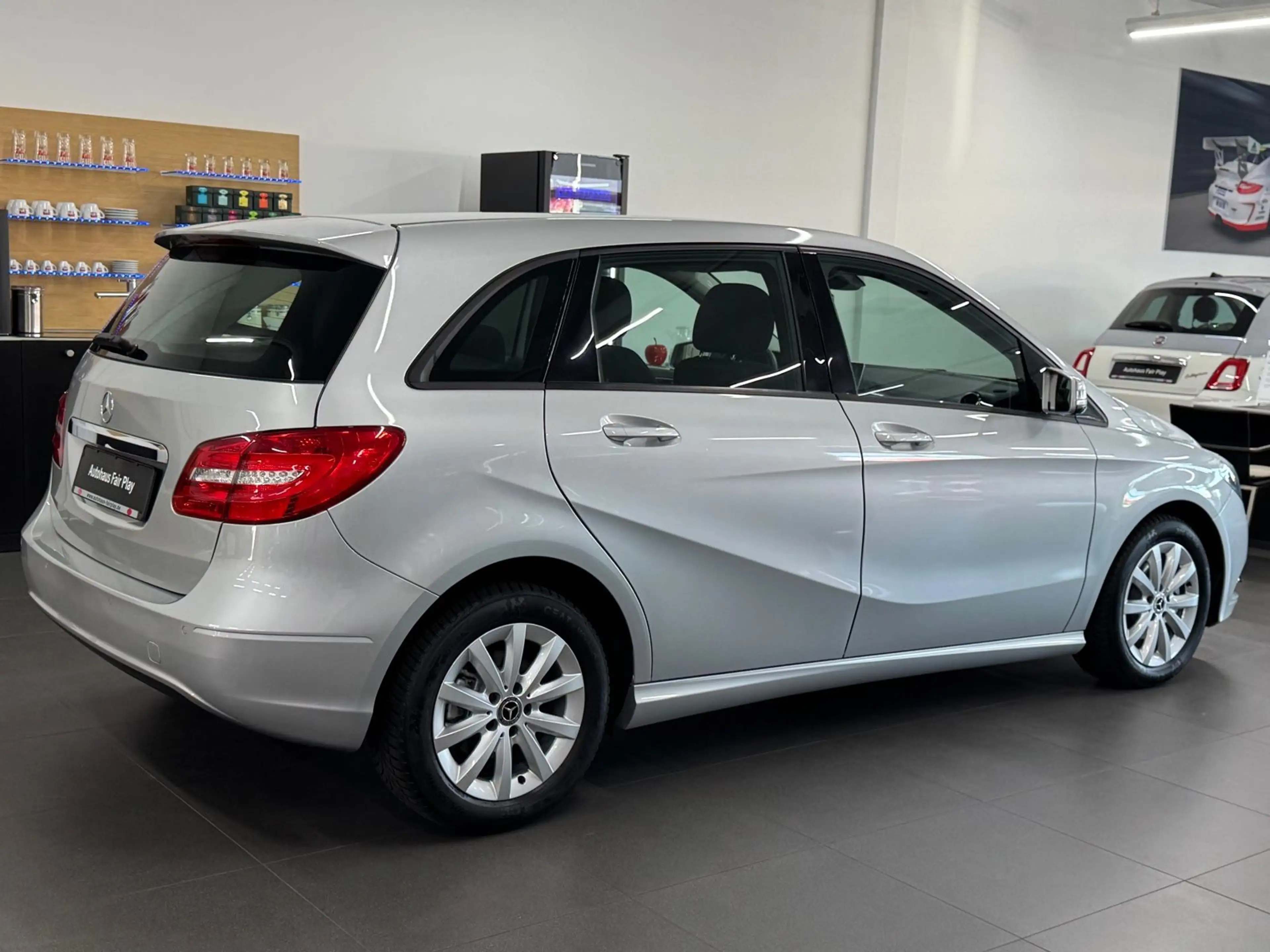 Mercedes-Benz B 180 B Aut. XENON/PDC/1 FAMILIENHAND/UNFALLFREI — photo 4
