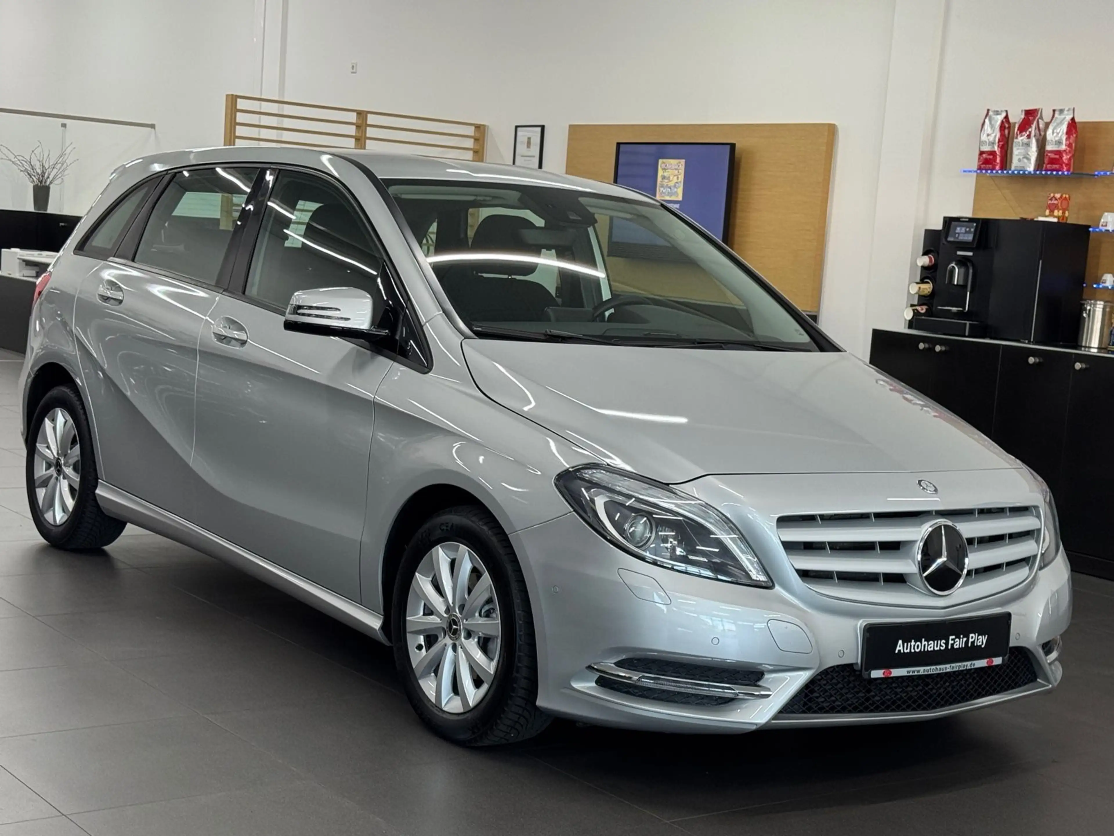 Mercedes-Benz B 180 B Aut. XENON/PDC/1 FAMILIENHAND/UNFALLFREI — photo 3