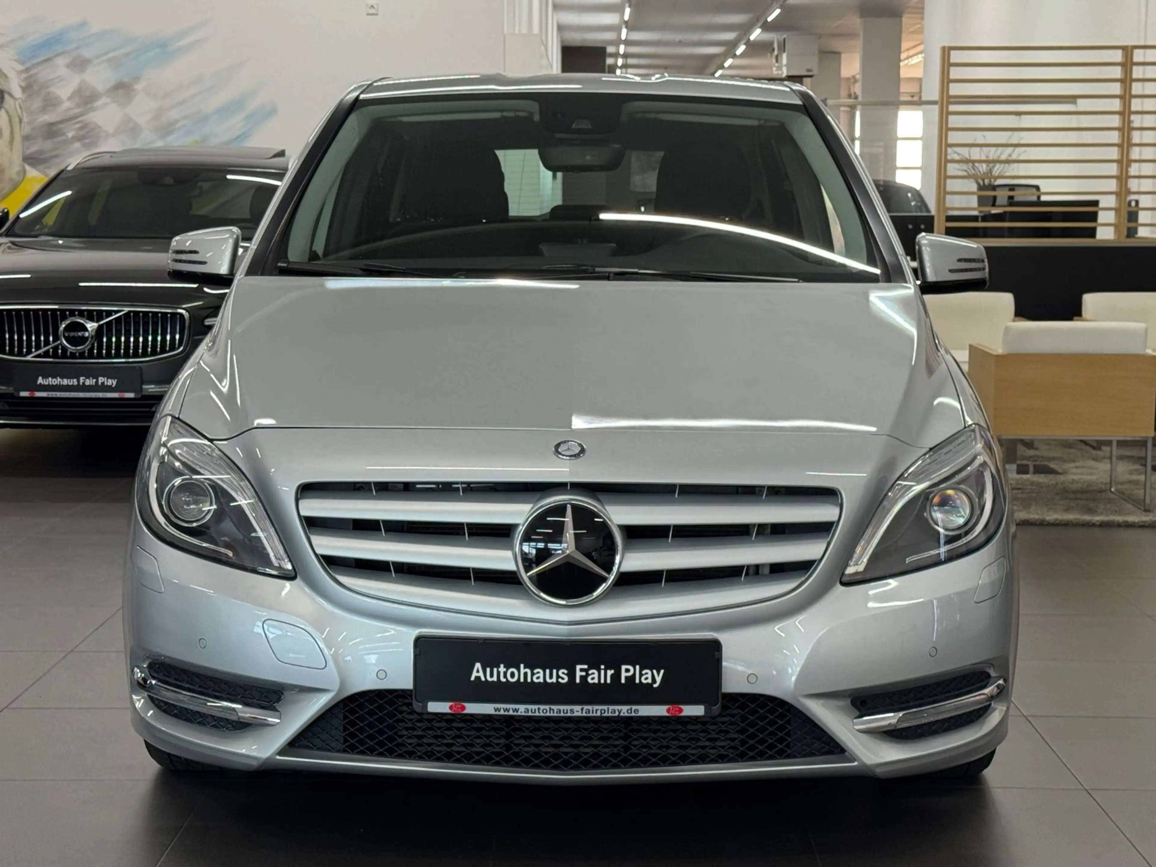 Mercedes-Benz B 180 B Aut. XENON/PDC/1 FAMILIENHAND/UNFALLFREI — photo 2