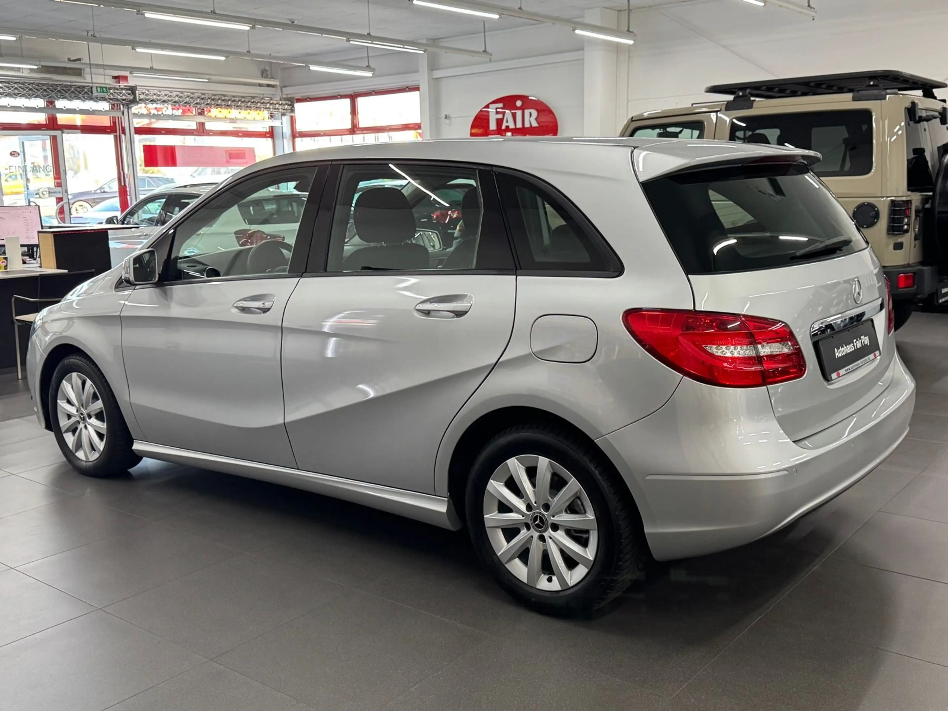 Mercedes-Benz B 180 B Aut. XENON/PDC/1 FAMILIENHAND/UNFALLFREI — photo 6