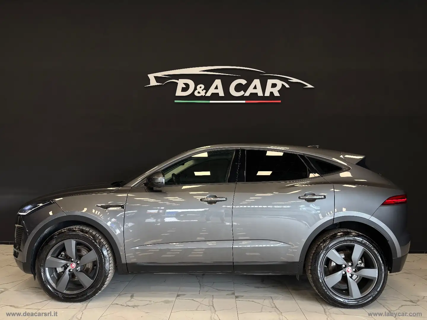 Jaguar E-Pace 2.0D 180CV AWD aut. Grijs - 1