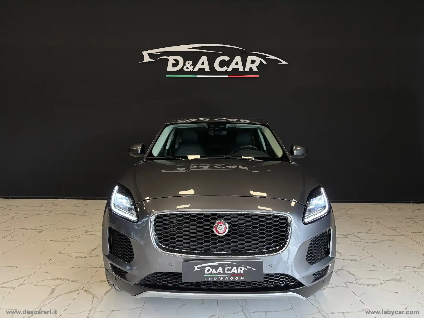 Jaguar E-Pace 2.0D 180CV AWD aut. Grijs - 2