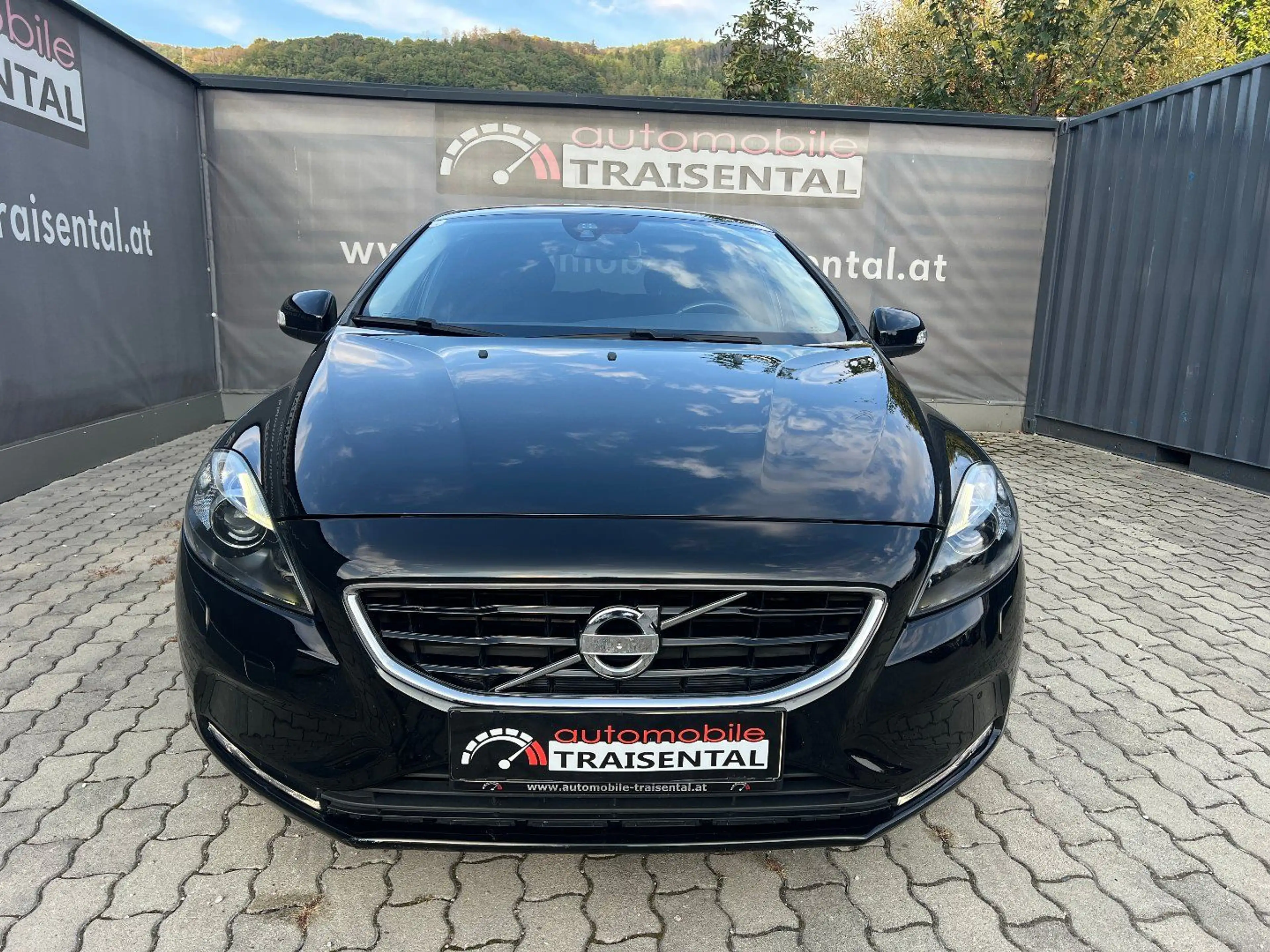 Volvo V40 D2 Kinetic — photo 2