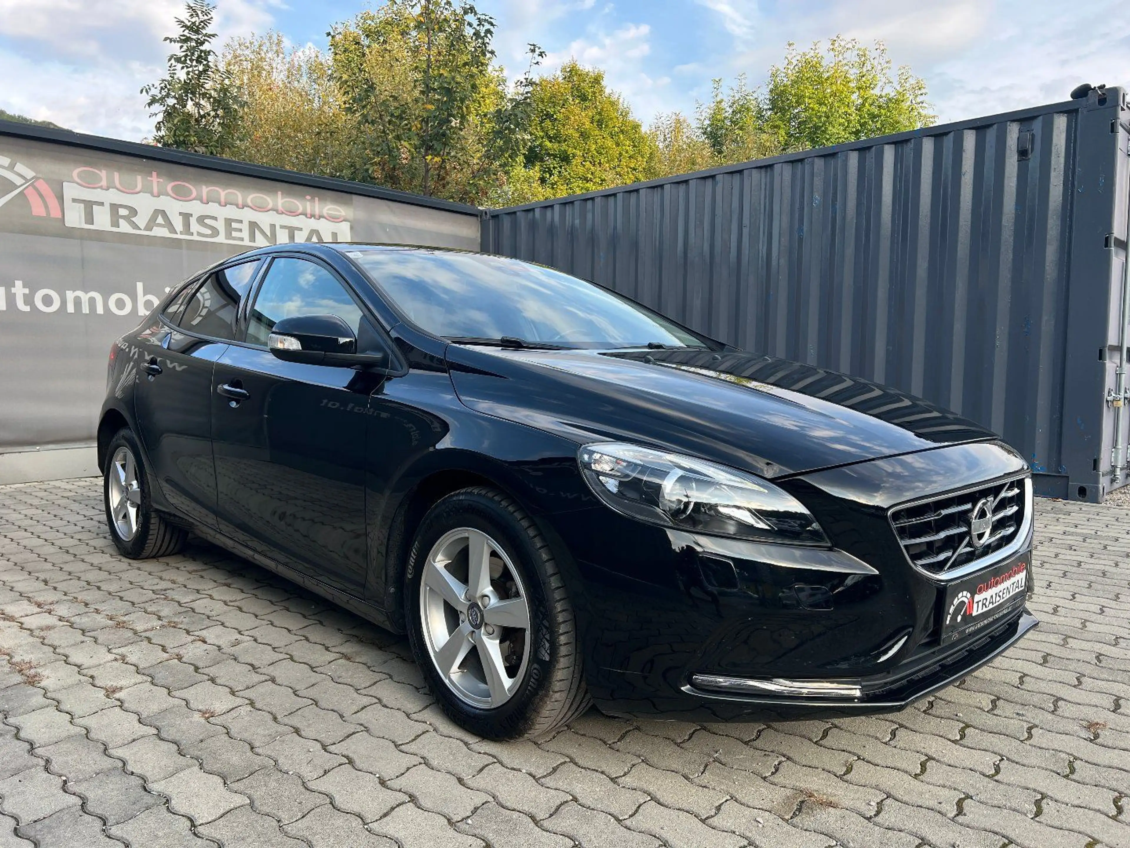 Volvo V40 D2 Kinetic — photo 3