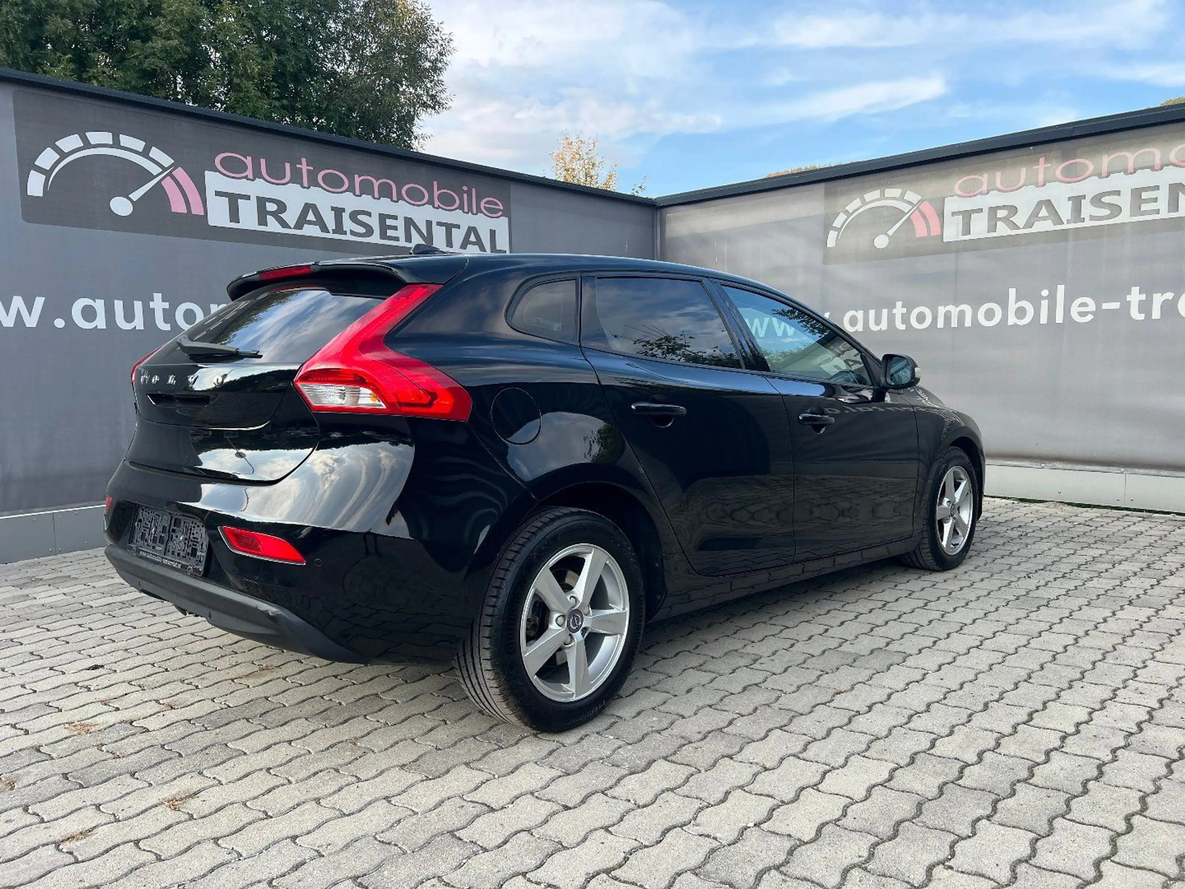 Volvo V40 D2 Kinetic — photo 4