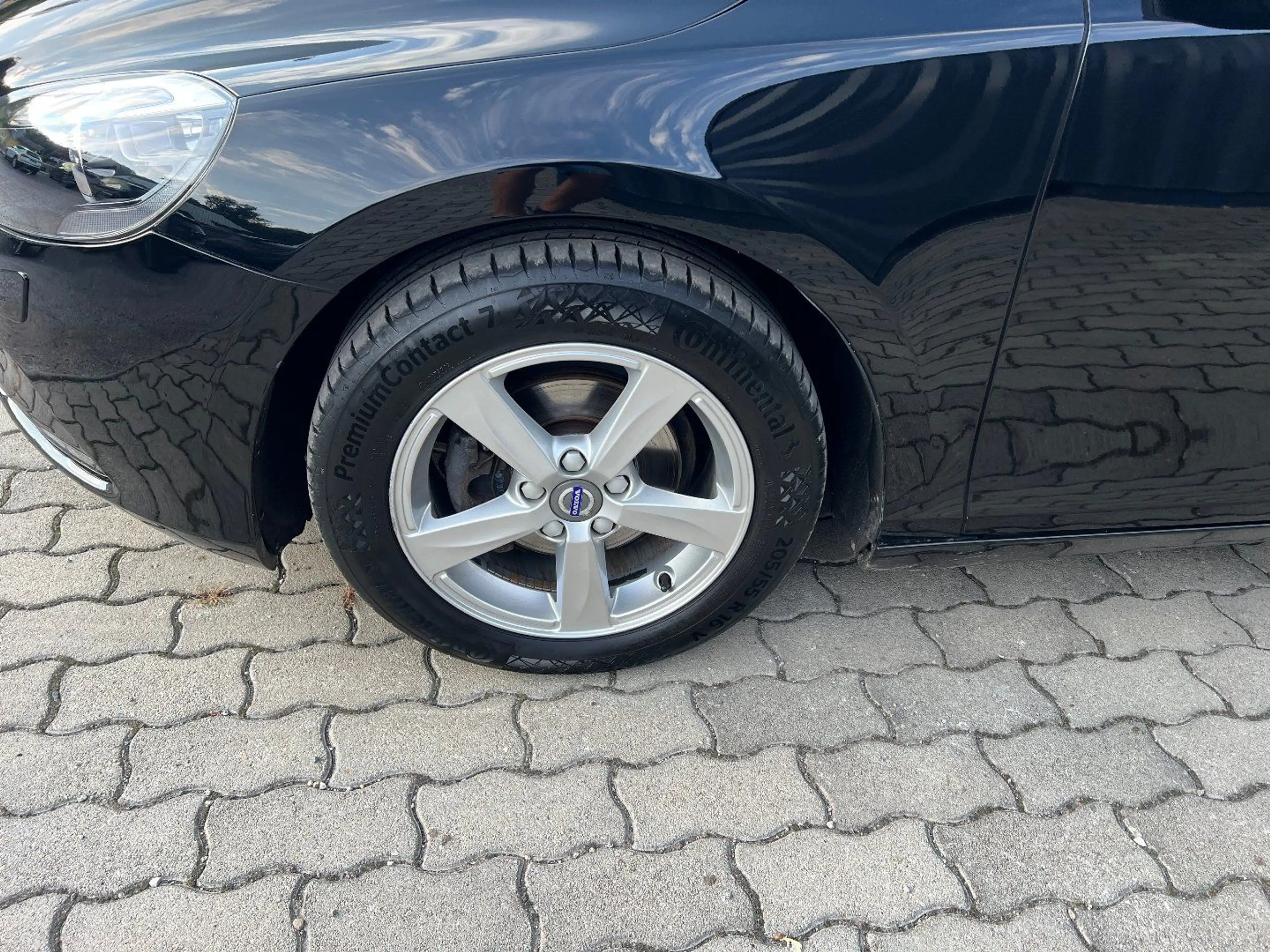 Volvo V40 D2 Kinetic — photo 11