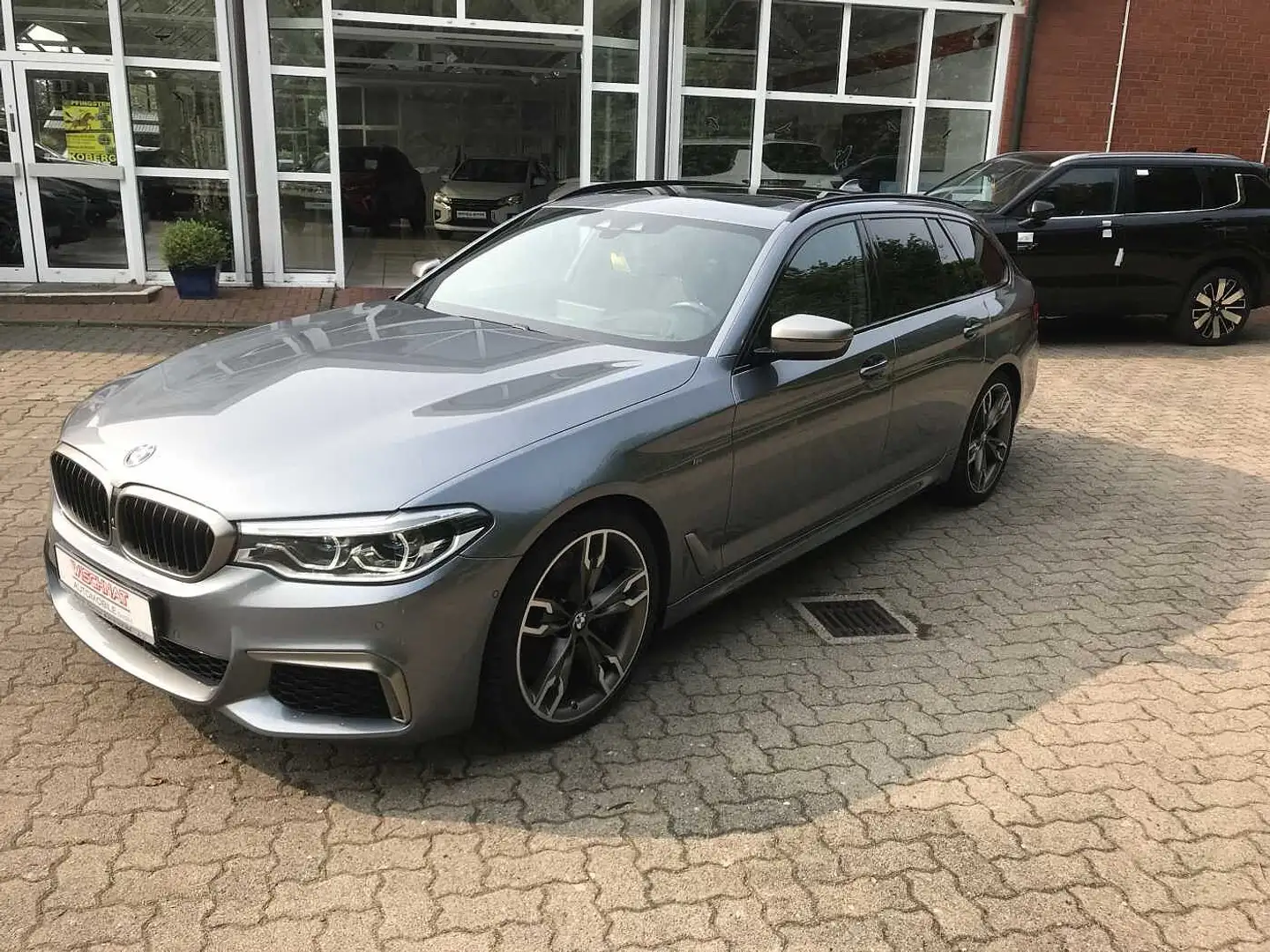 BMW M550 d xDrive Touring Aut. Pano AHK Gri - 1