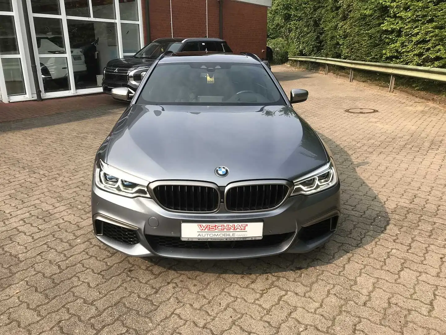 BMW M550 d xDrive Touring Aut. Pano AHK Gri - 2