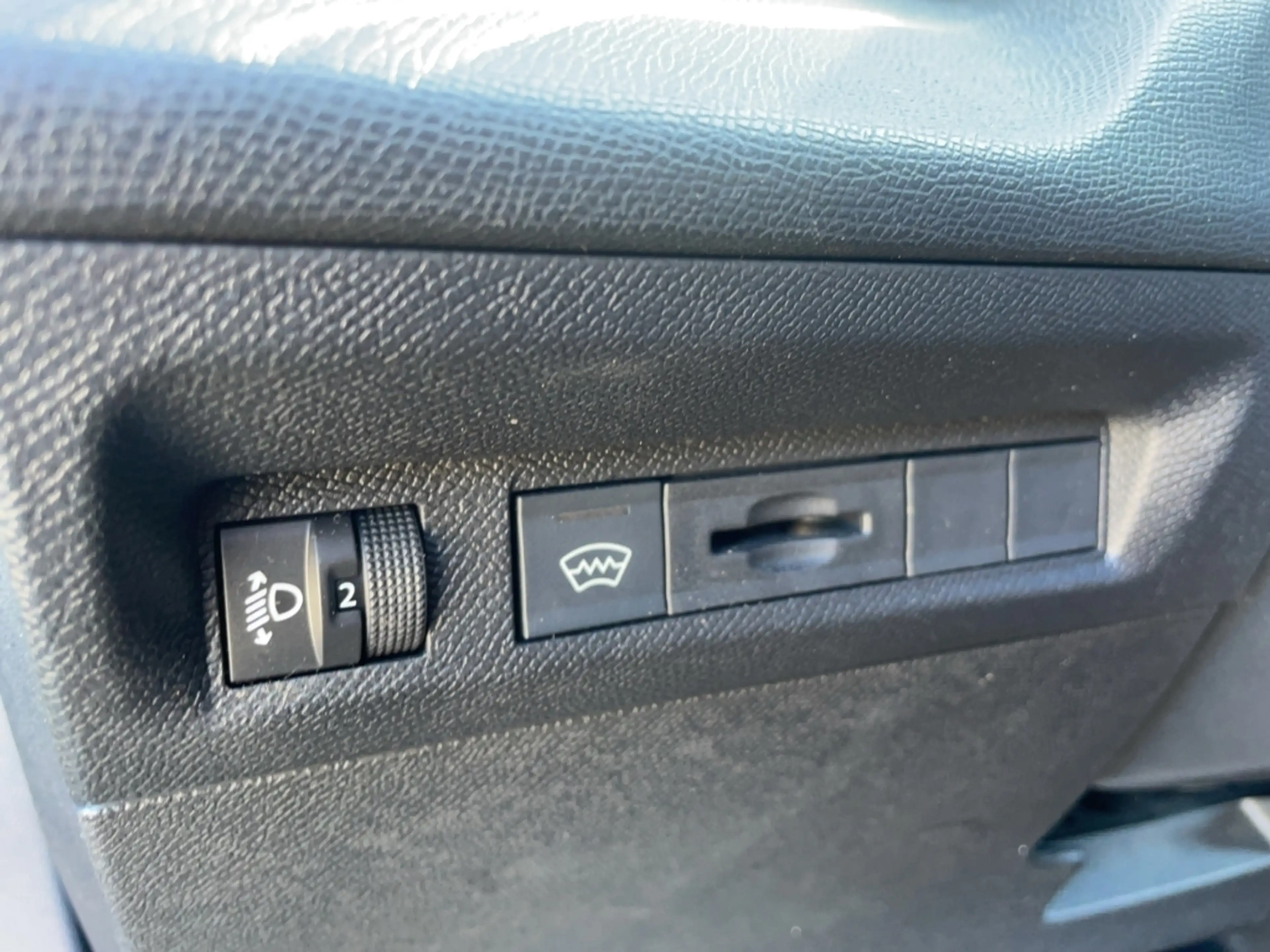 Peugeot 408 Allure PT130 EAT8 Kamera LED ACC Apple CarPlay Sit — photo 17