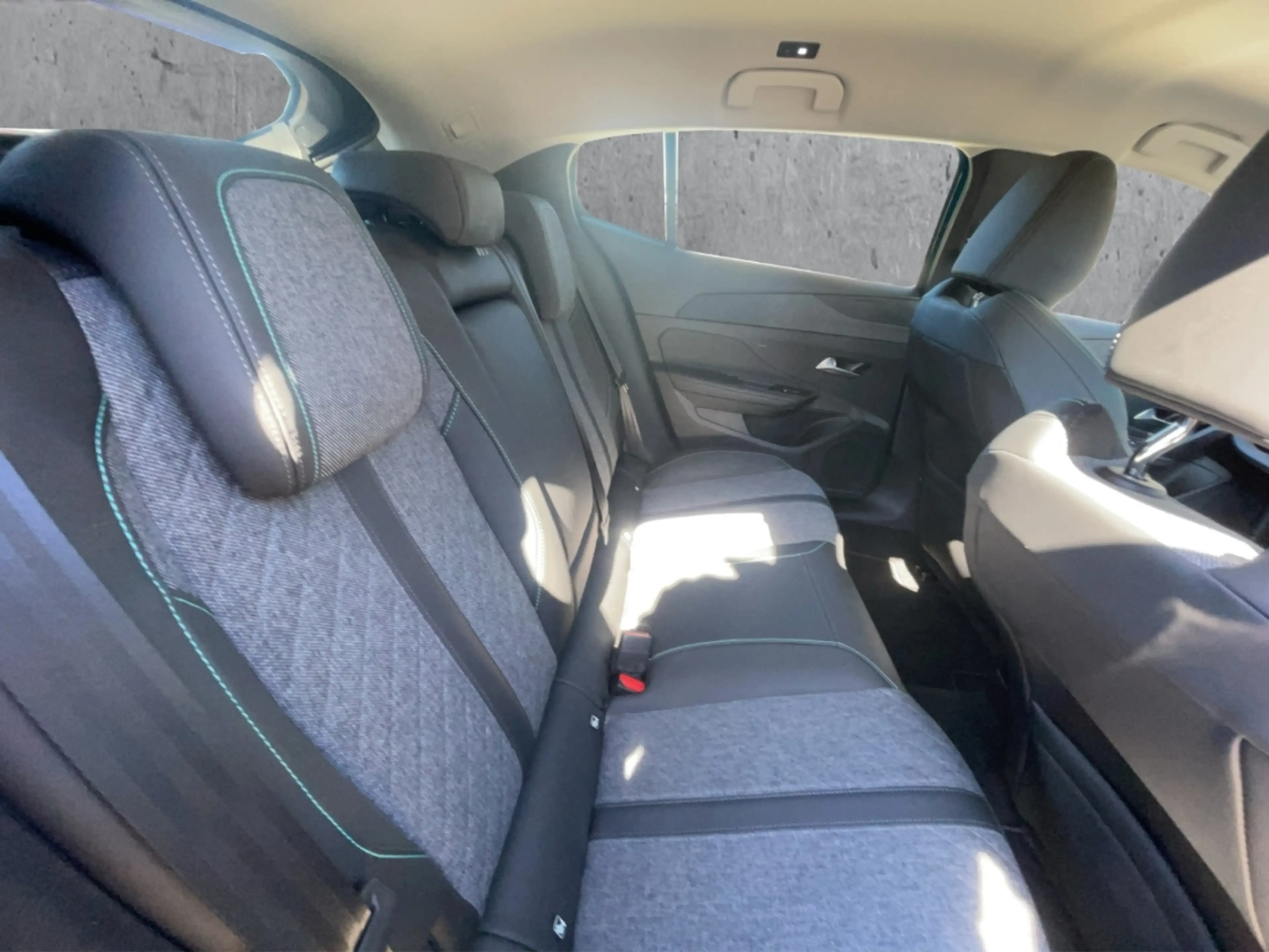 Peugeot 408 Allure PT130 EAT8 Kamera LED ACC Apple CarPlay Sit — photo 14