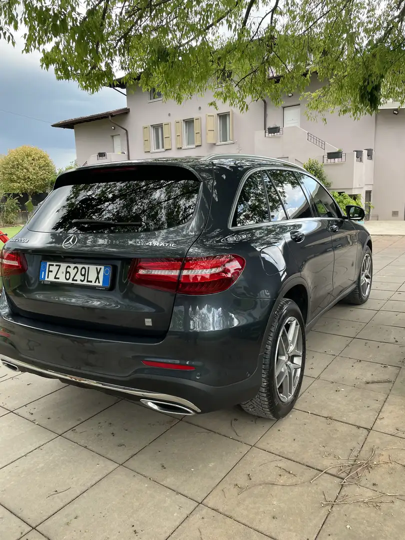 Mercedes-Benz GLC 200 Amg premium Šedá - 2