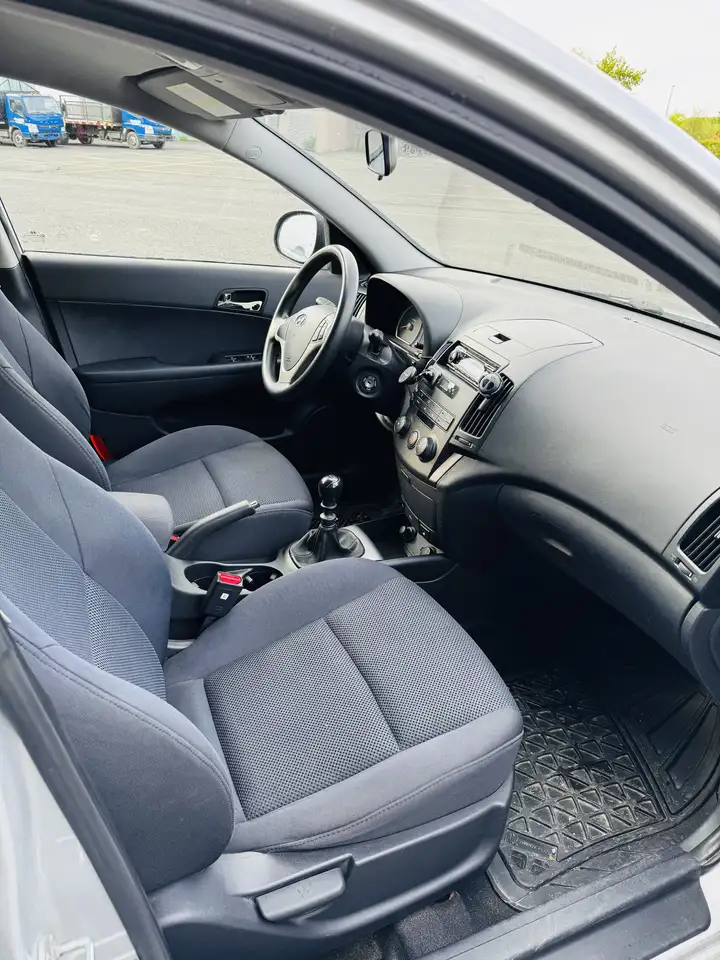 Hyundai ELANTRA снимка Hyundai ELANTRA