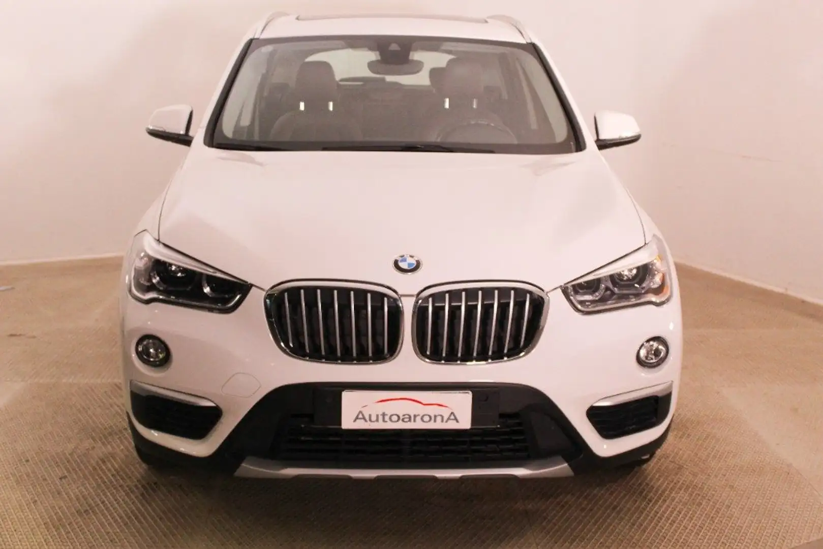 BMW X1 sDrive18i xLine Bianco - 2