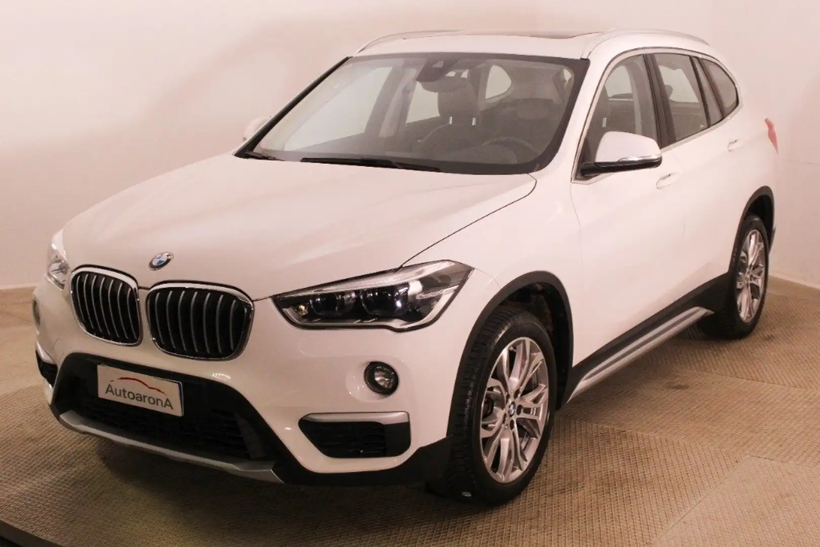 BMW X1 sDrive18i xLine Bianco - 1
