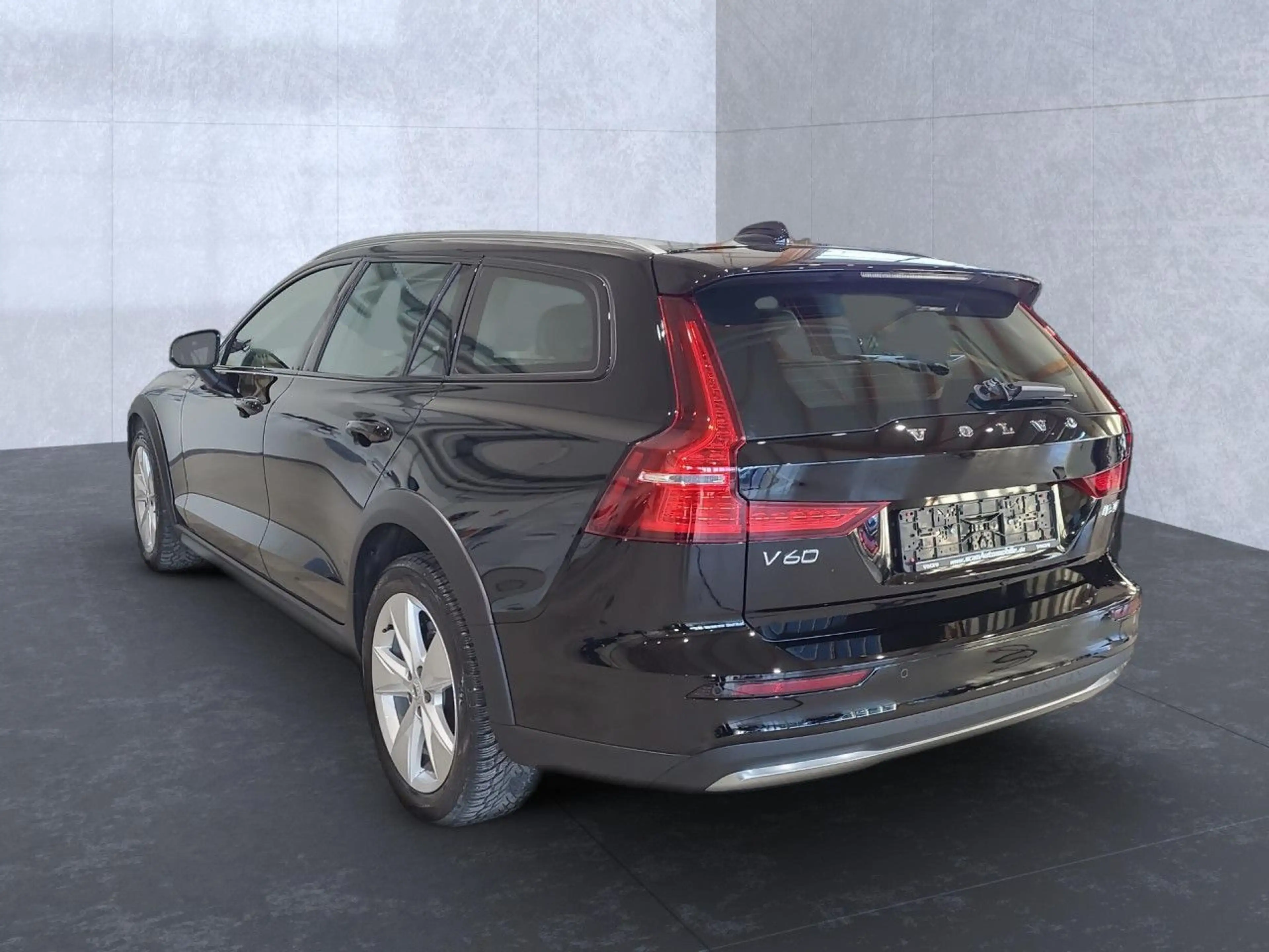Volvo V60 Cross Country V60 CC Plus AWD Bluetooth Navi LED Vollleder Klima — photo 3