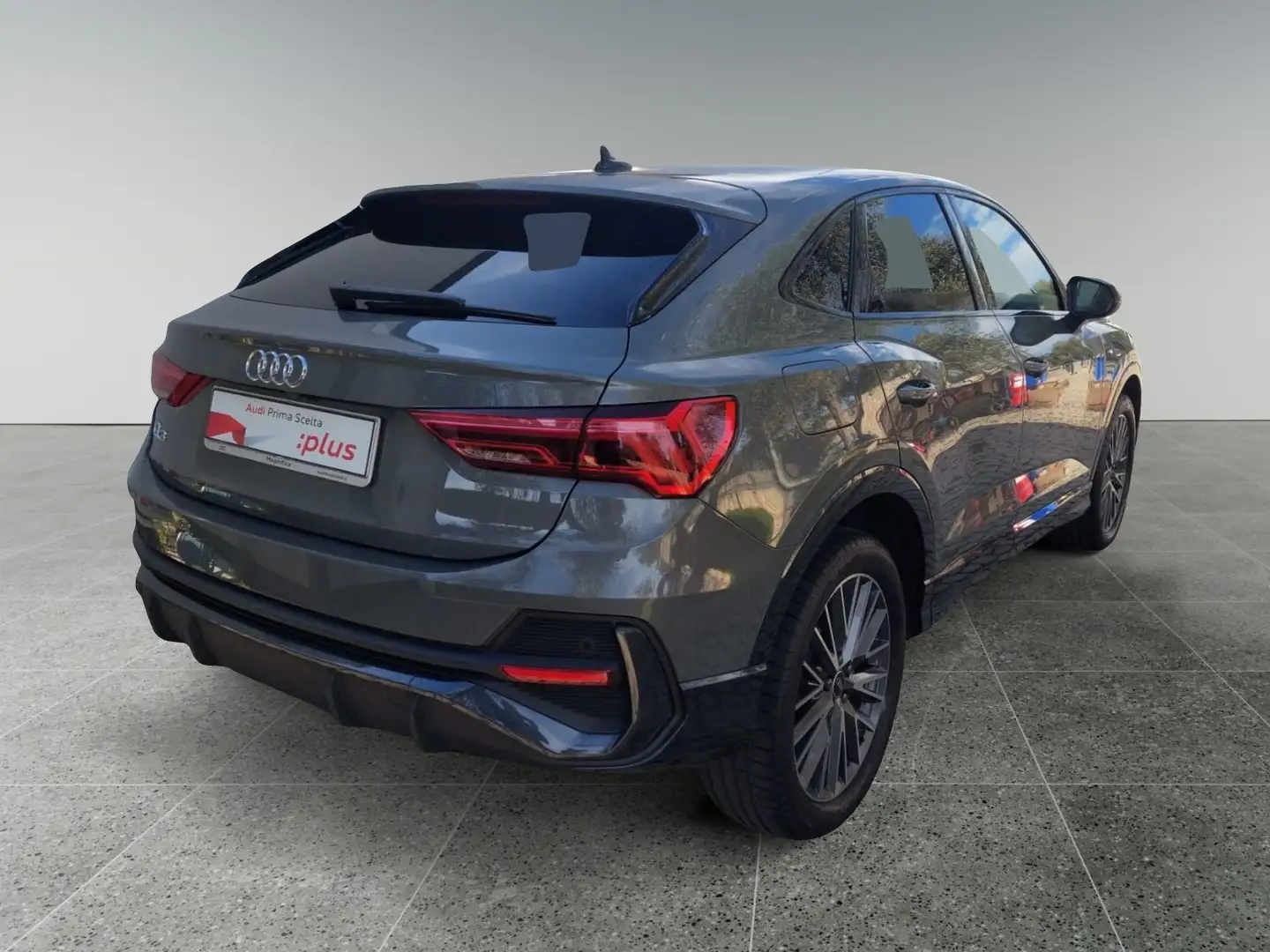 Audi Q3 Q3 SPB 45 TFSI e S tronic Business Plus Grijs - 2
