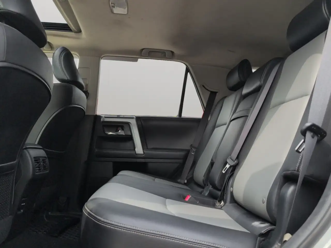 Toyota 4-Runner снимка Toyota 4-Runner