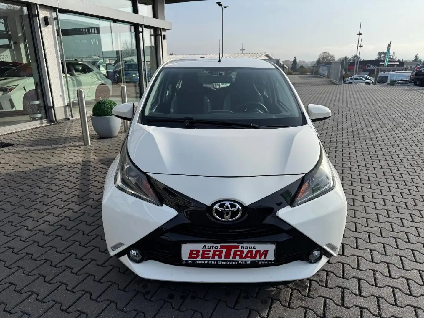 Toyota Aygo x-play touch Weiß - 2