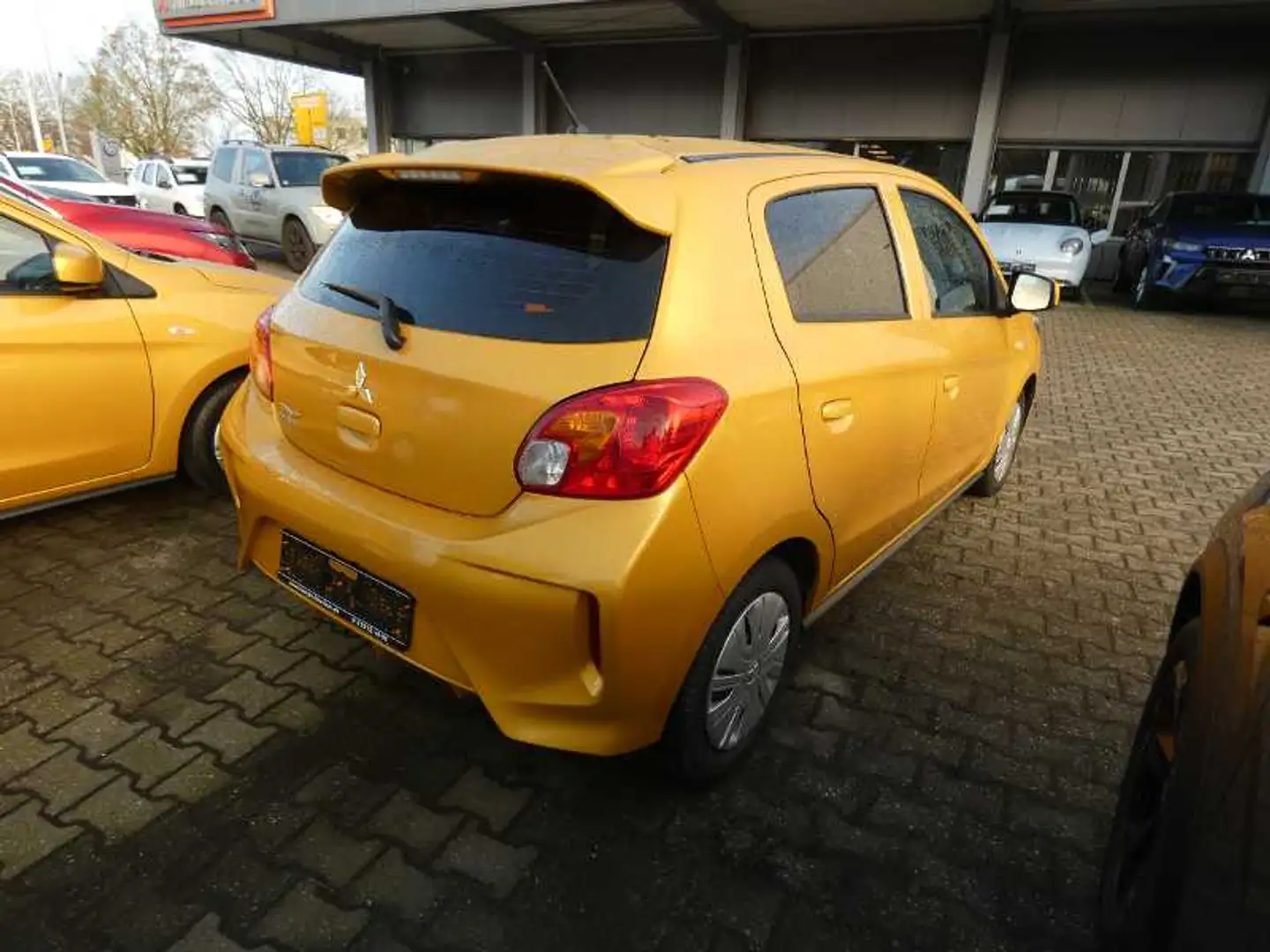 Mitsubishi Space Star Intro Edition 1.0 ,,Wenig-KM´´ Giallo - 2