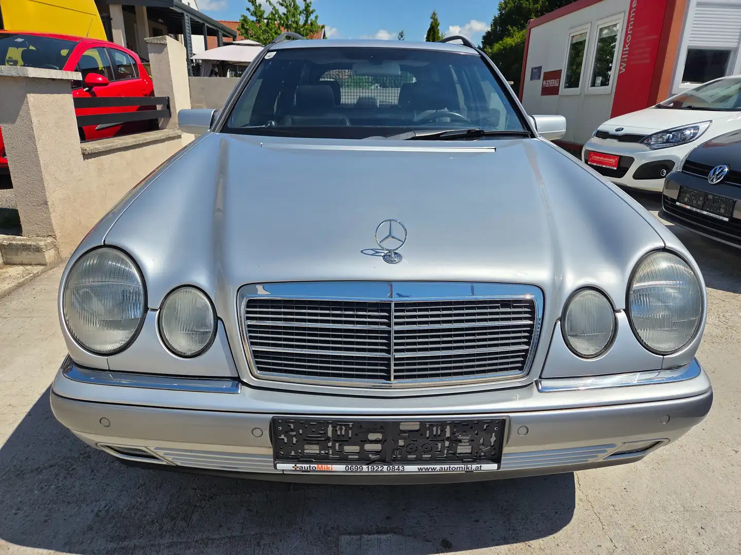 Mercedes-Benz E 320 E 320 4Matic V6 T Elegance Aut Grau - 2
