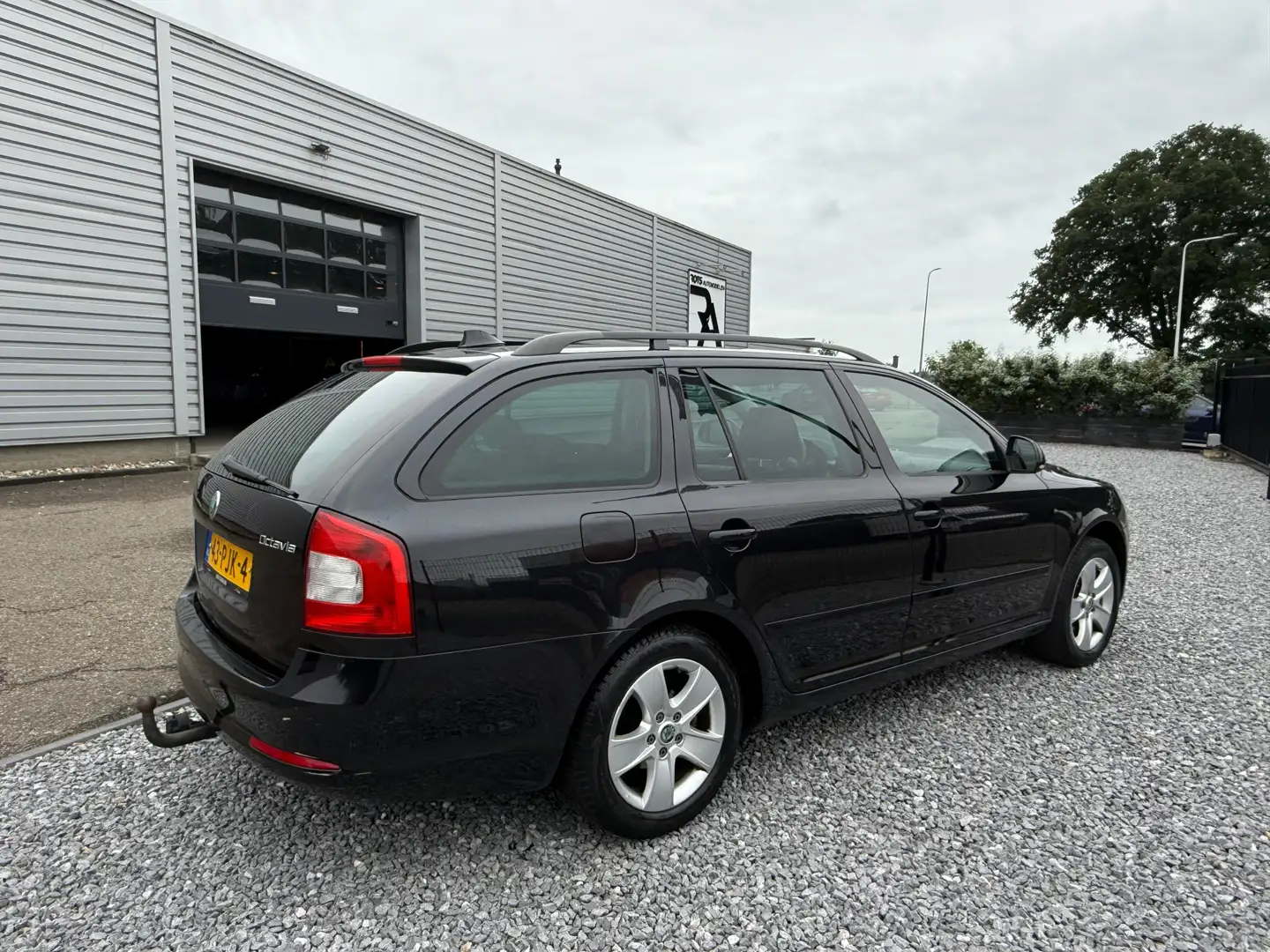 Skoda Octavia Combi 1.2 TSI Ambition Business Line Zwart - 2