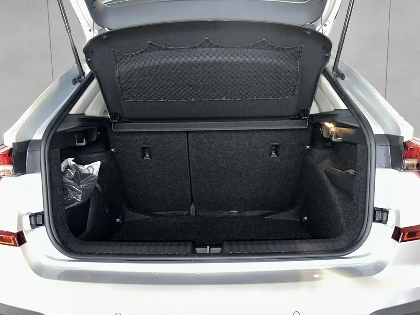 Skoda Kamiq 1.0 TSI DSG Drive Silber - 2