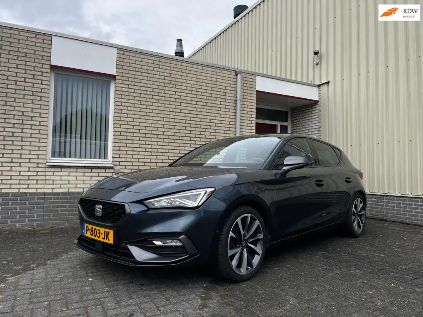 SEAT Leon 1.5 eTSI FR Carplay, NIEUW APK, E-Hybride, Camera Gris - 1