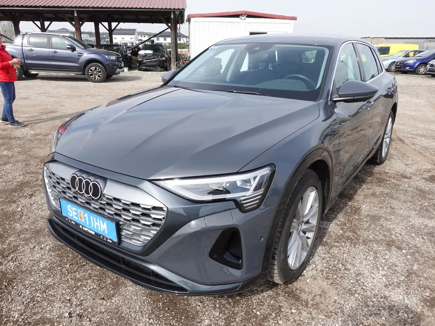 Audi Q8 e-tron 50 quattro 89kWh Business Grau - 2