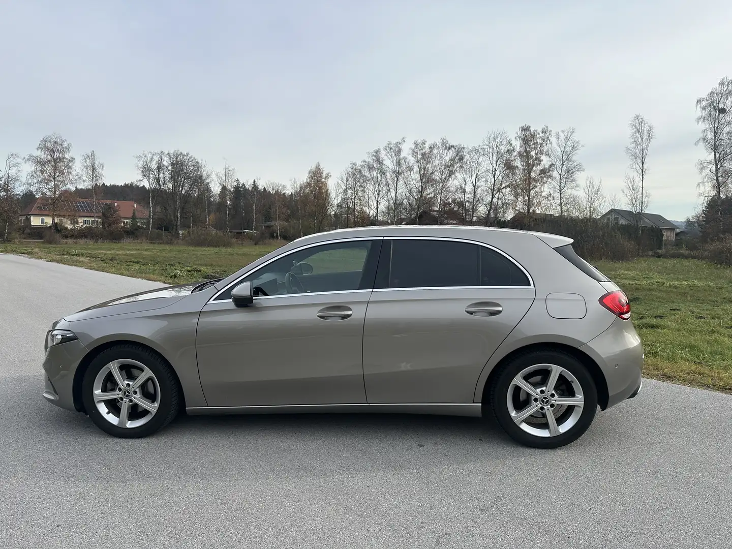 Mercedes-Benz A 200 A200d Progressive - Mojavesilber Metallic, 8 Gang - 1