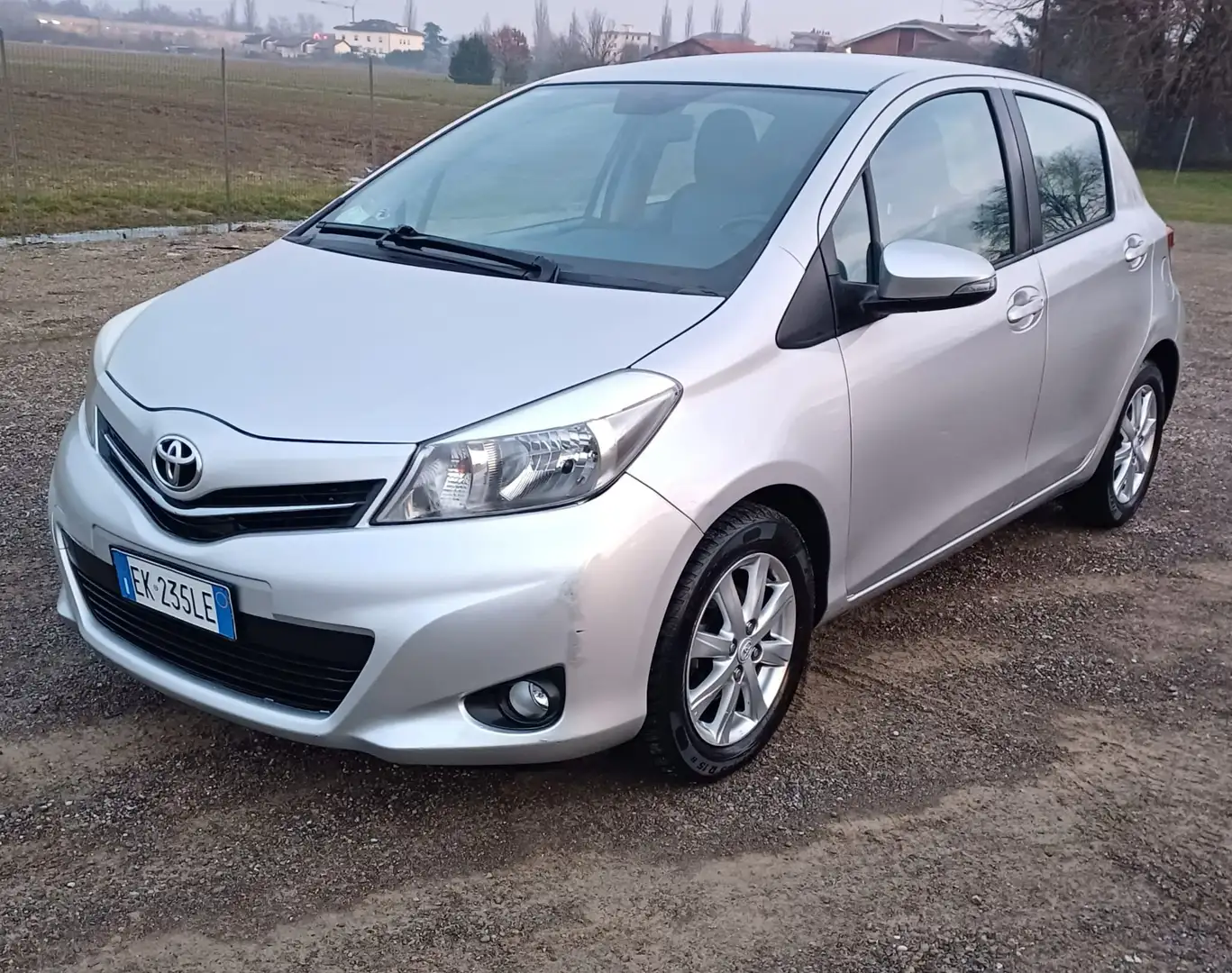 Toyota Yaris Yaris III 2011 5p 1.3 Lounge Zilver - 1