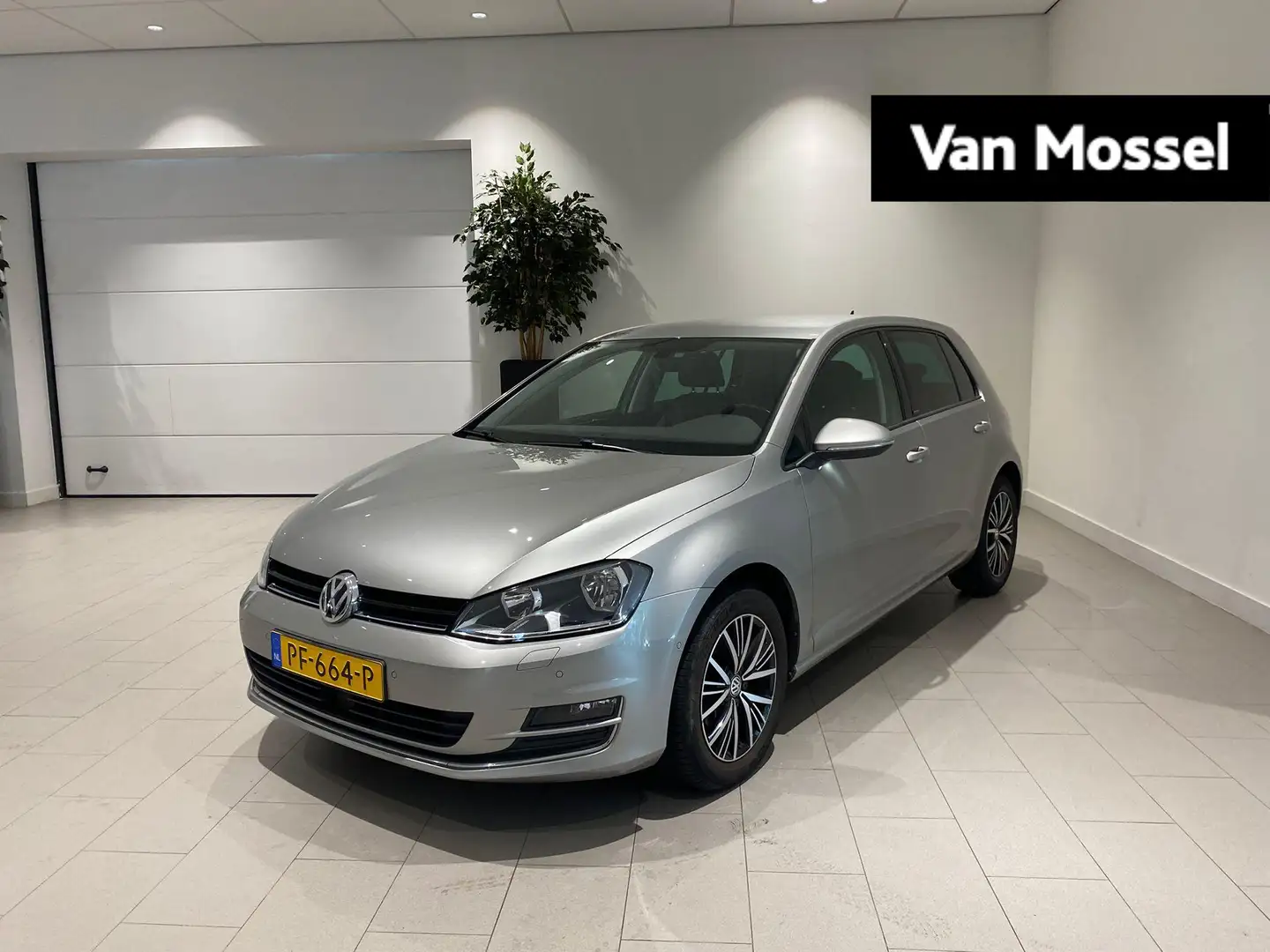 Volkswagen Golf 1.2 TSI Connected Series Grigio - 1
