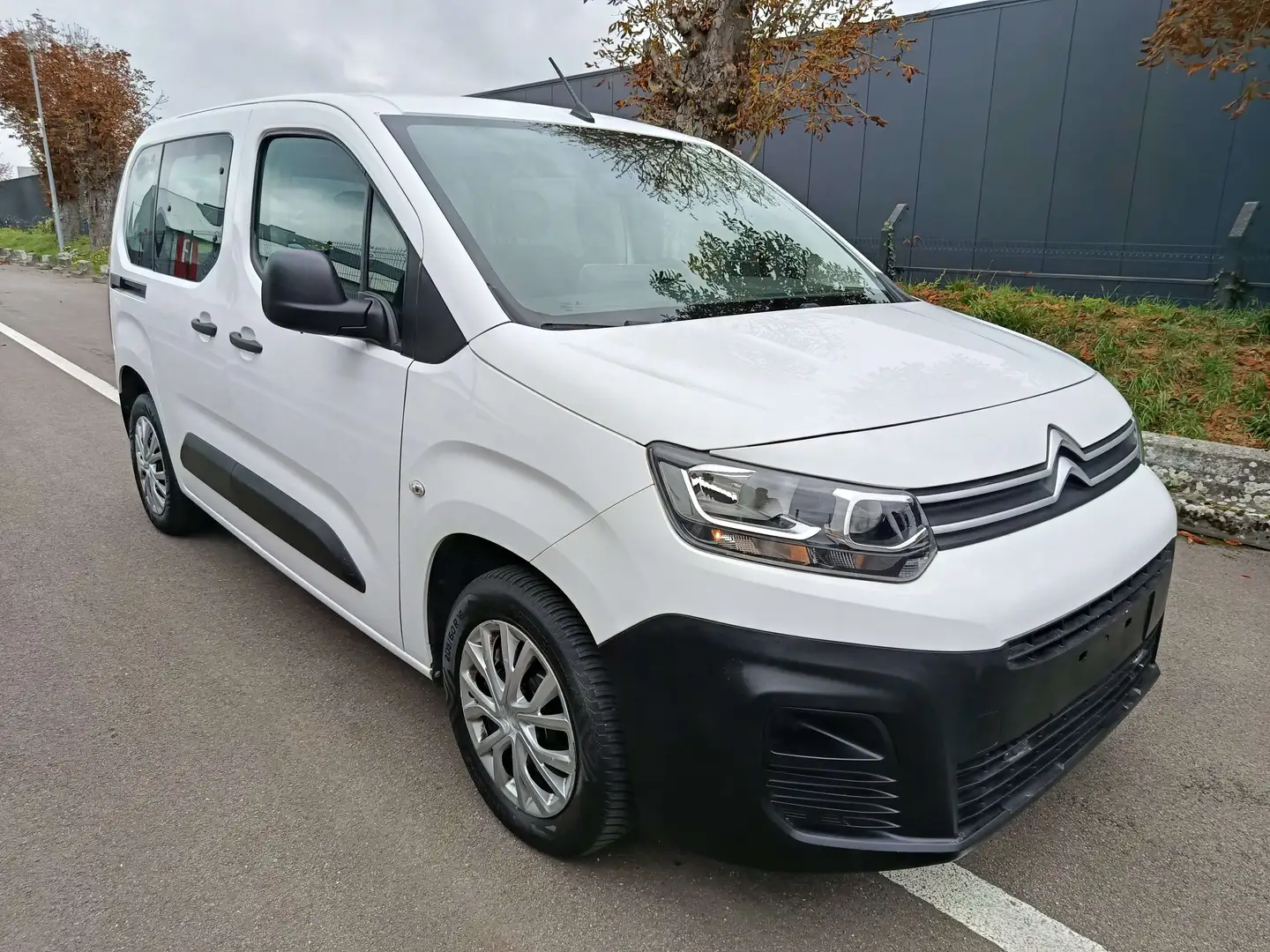 Citroen Berlingo Berlingo 1.2 essence 5 places Blanc - 2