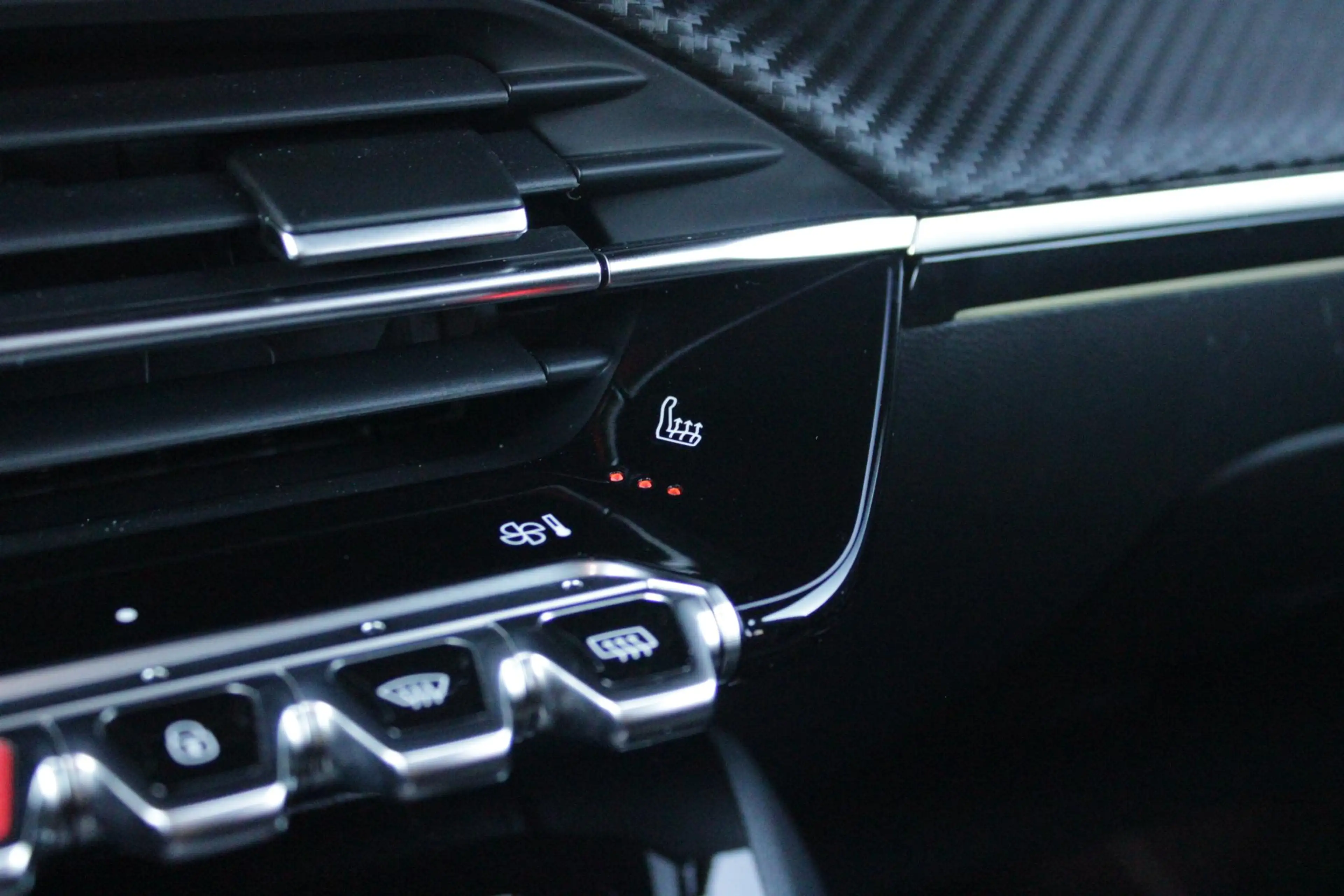 Peugeot e-2008 EV GT PACK 156PK 54 kWh | PANORAMISCH SCHUIF/KANTE — photo 23