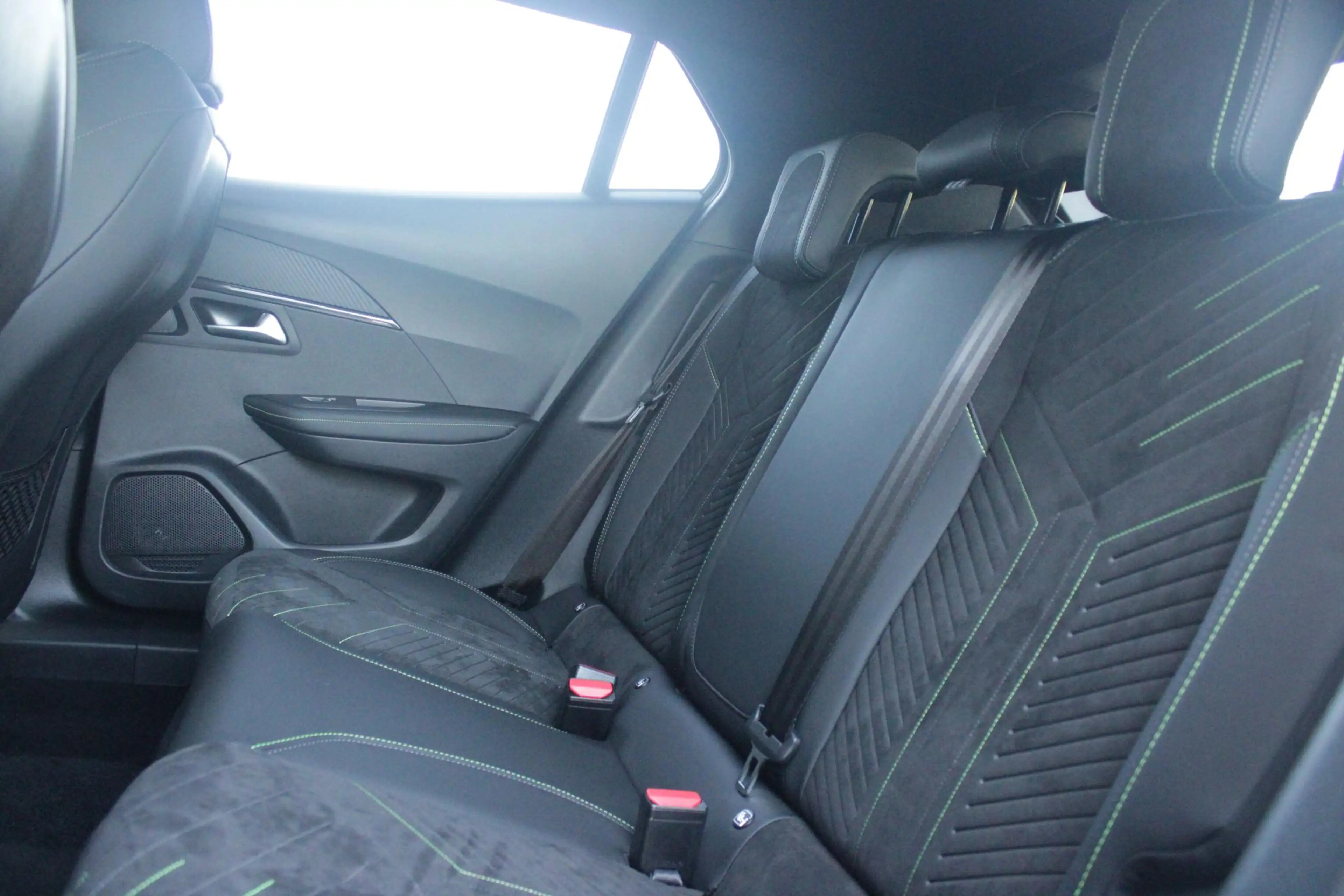 Peugeot e-2008 EV GT PACK 156PK 54 kWh | PANORAMISCH SCHUIF/KANTE — photo 8