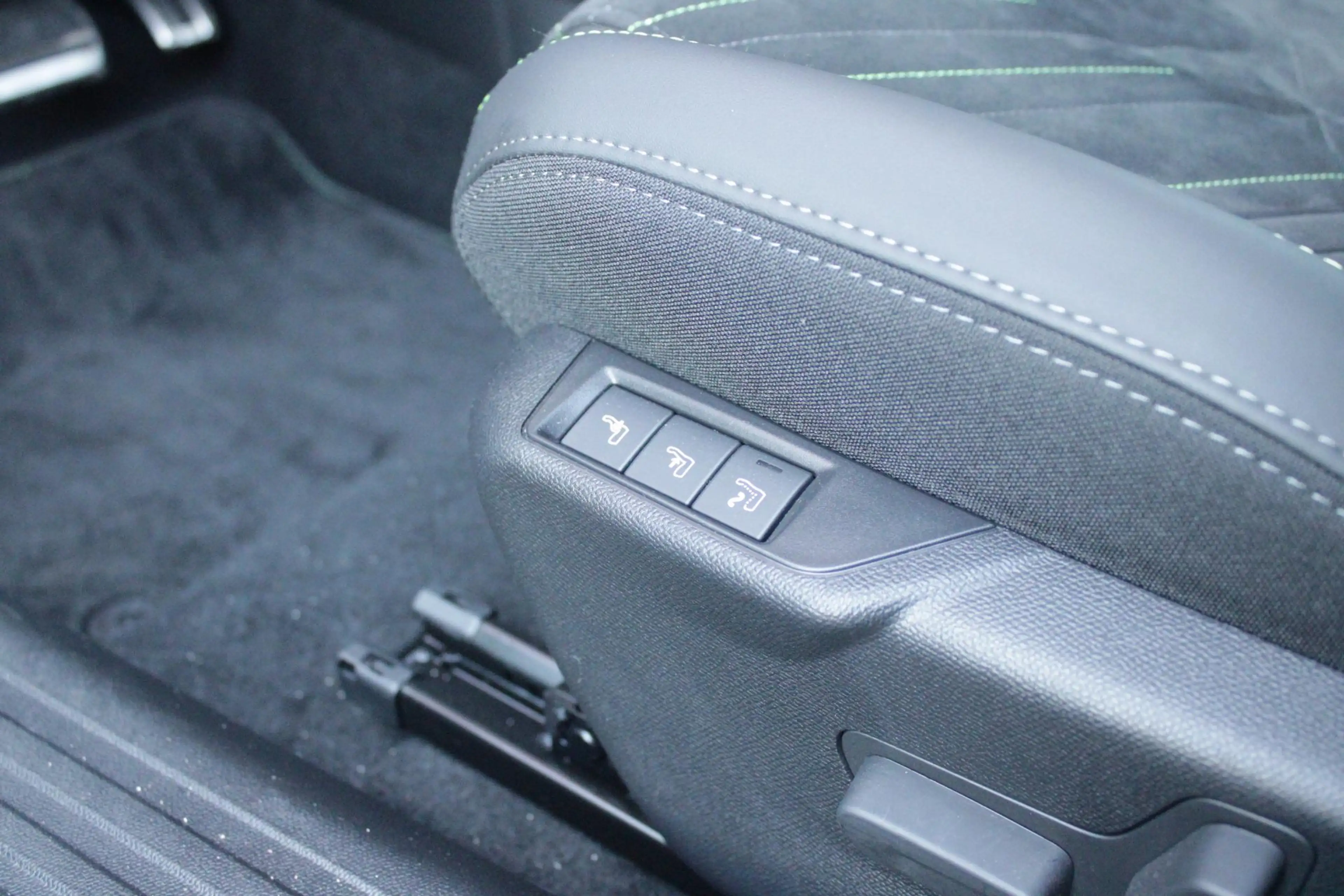 Peugeot e-2008 EV GT PACK 156PK 54 kWh | PANORAMISCH SCHUIF/KANTE — photo 18