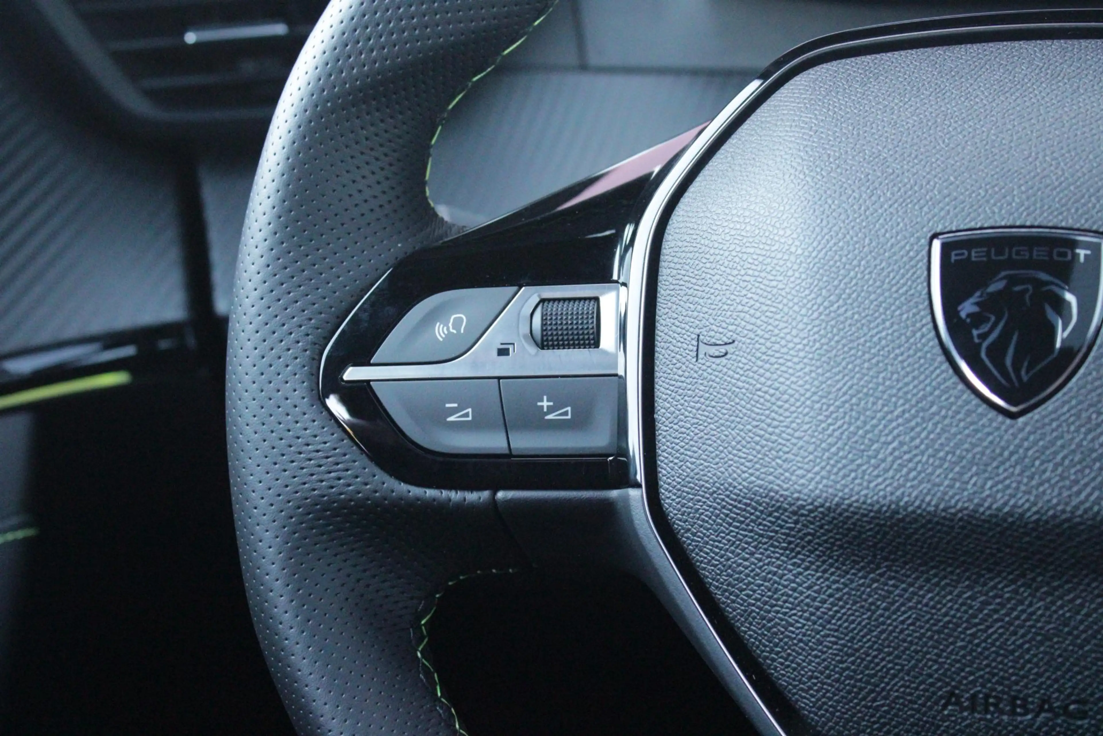 Peugeot e-2008 EV GT PACK 156PK 54 kWh | PANORAMISCH SCHUIF/KANTE — photo 32