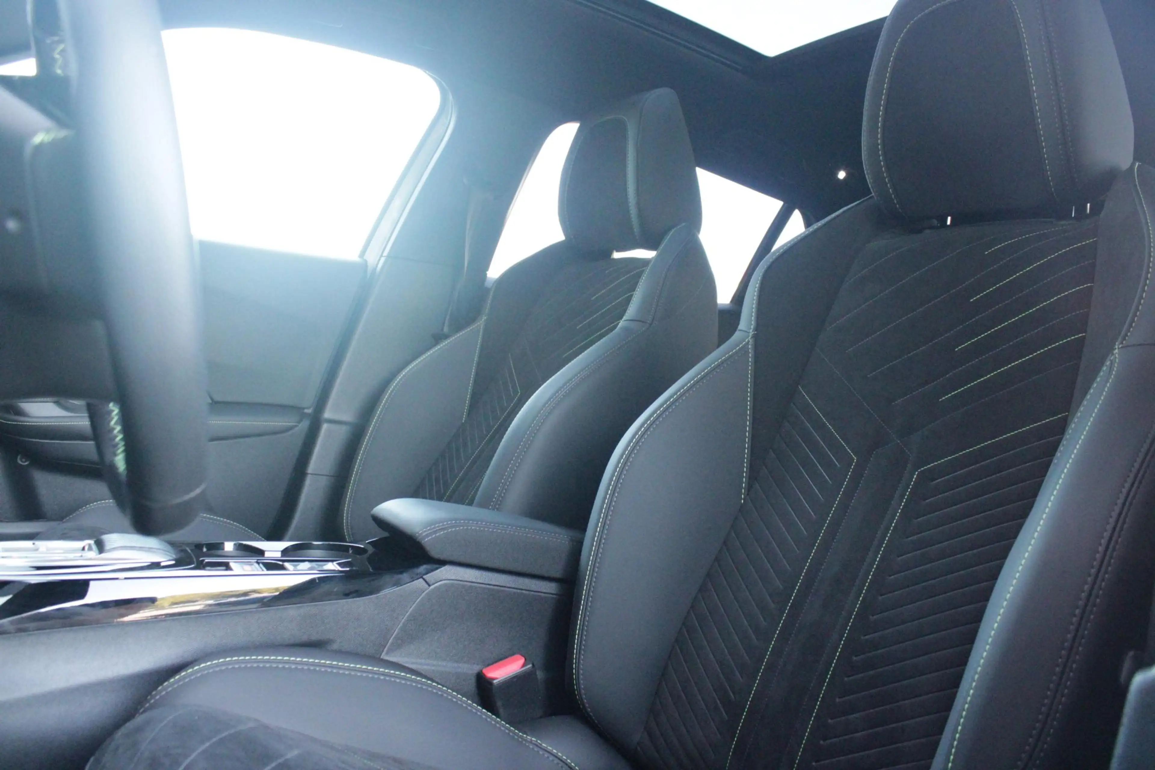 Peugeot e-2008 EV GT PACK 156PK 54 kWh | PANORAMISCH SCHUIF/KANTE — photo 2