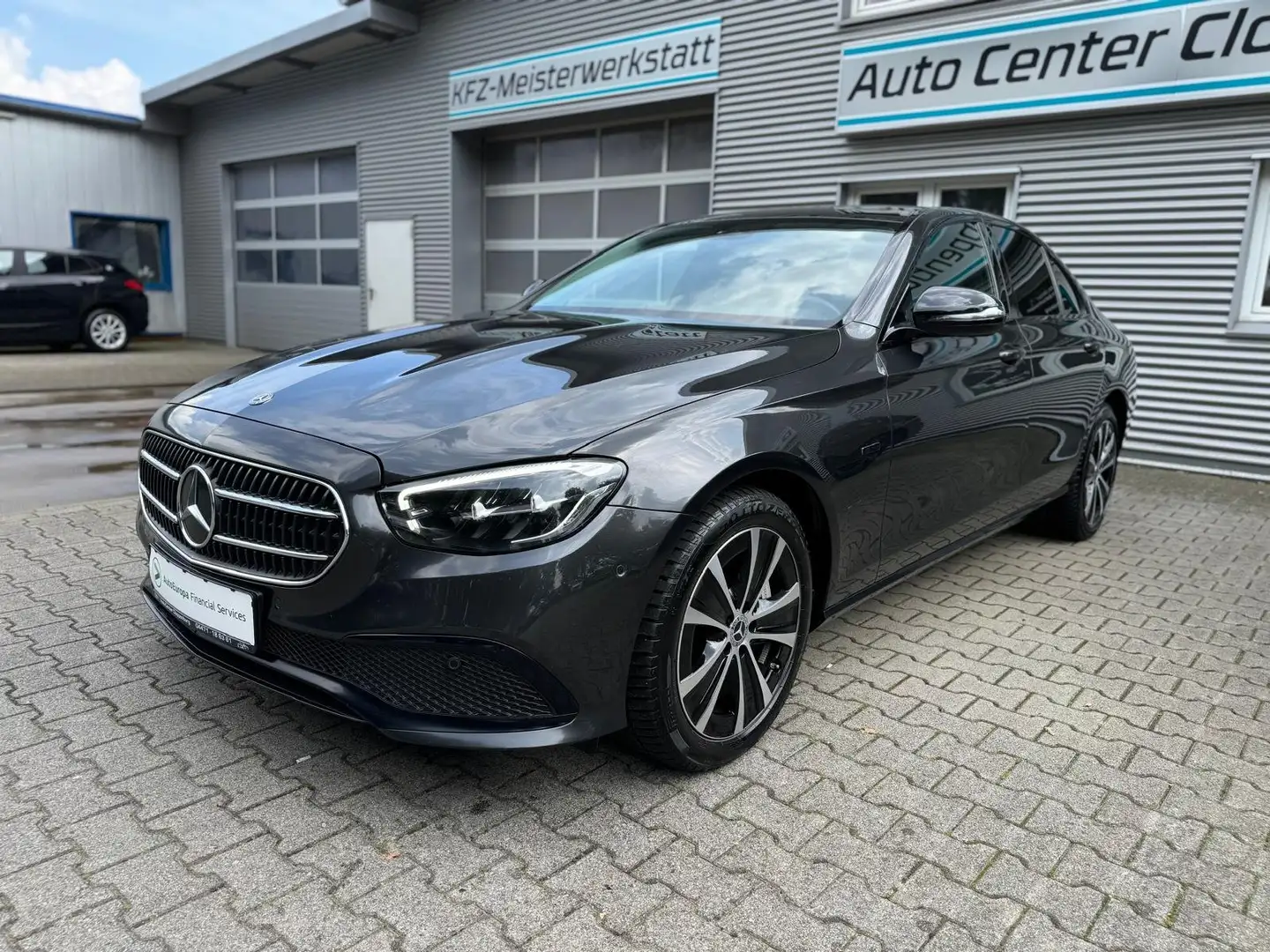 Mercedes-Benz E 300 de 9G-TRONIC "Avantgarde" Grau - 1